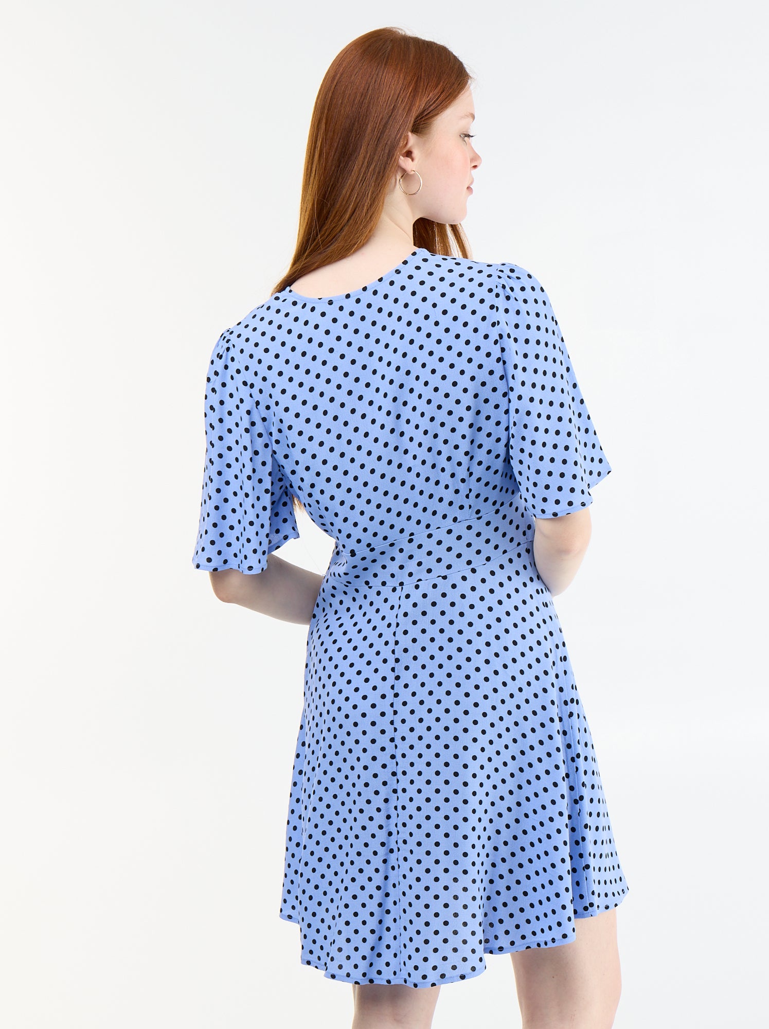 Robe courte à manches courtes avec motif à pois - Bleu