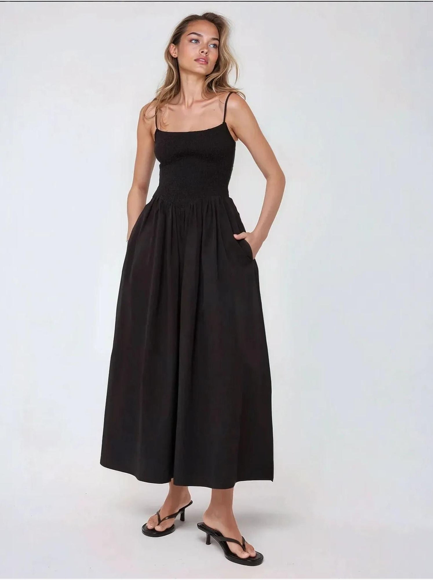 Robe longue à col carré et coupe a - Noir
