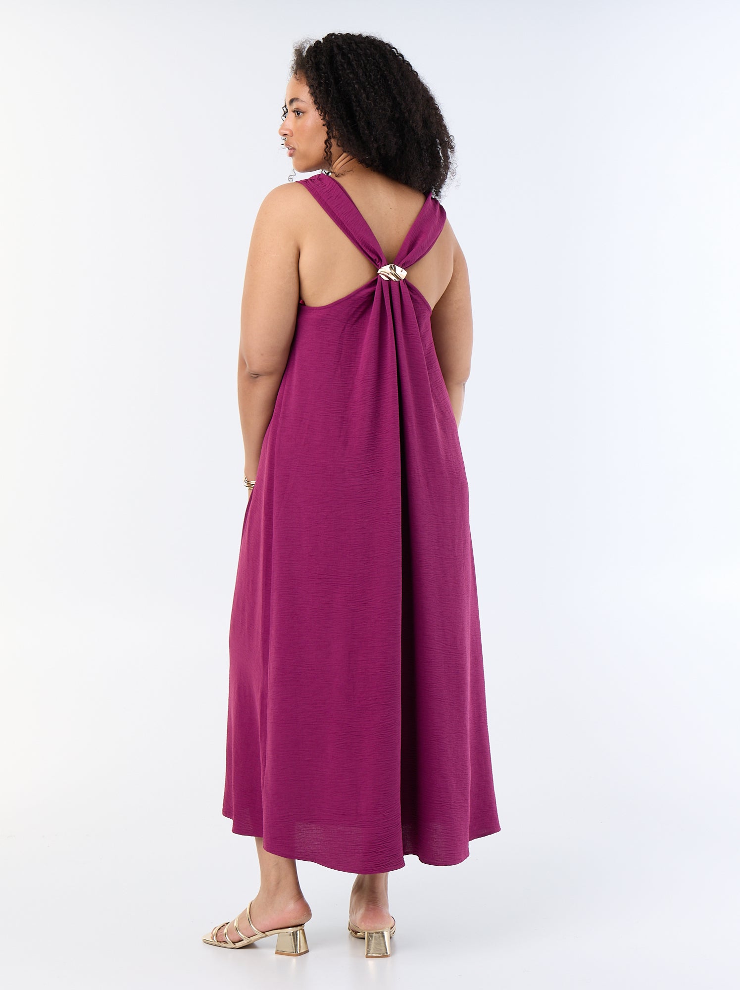 Robe longue gaufrée avec bijou doré - Violet