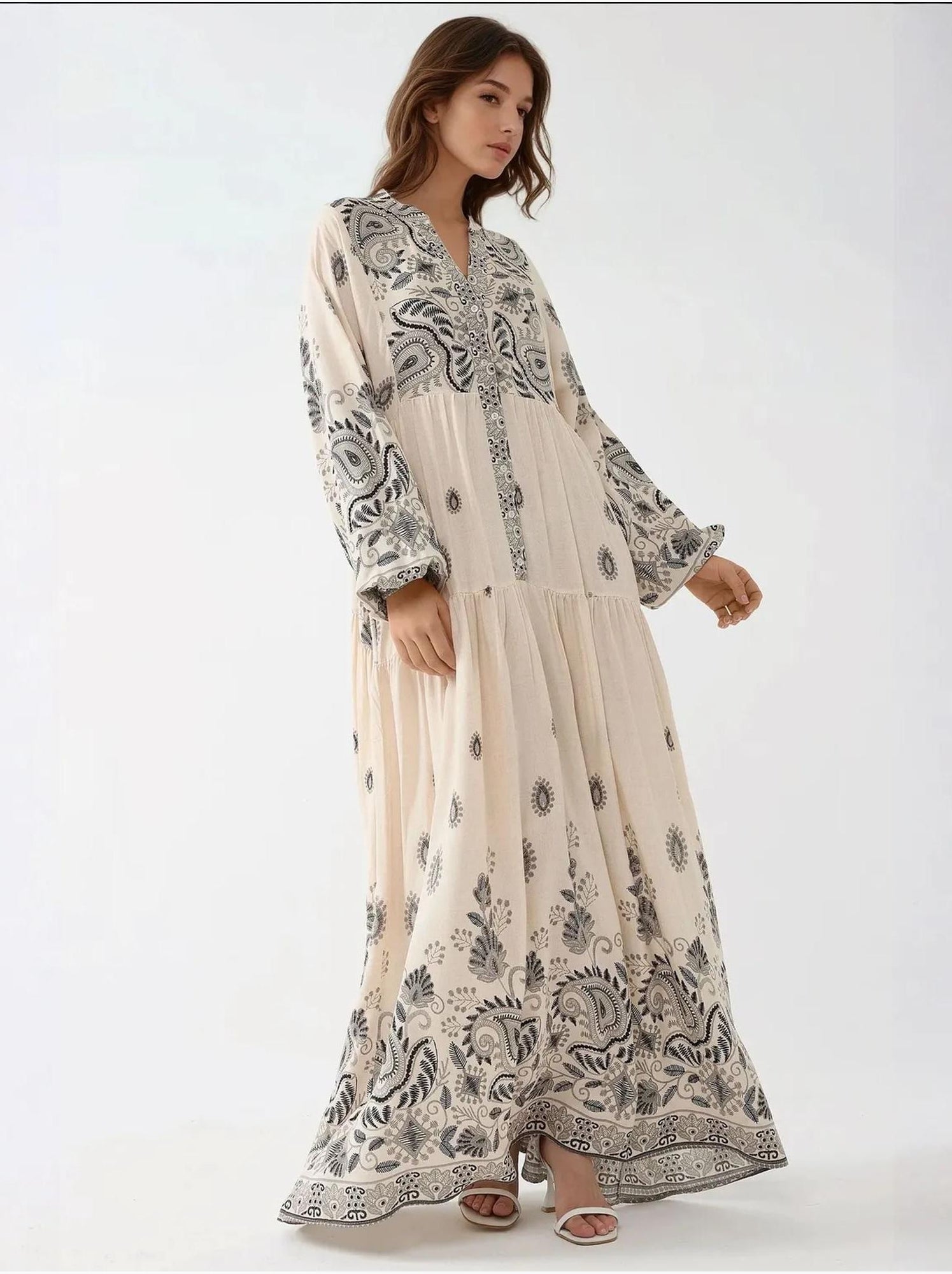Robe longue imprimée à col en v et détails boutonnés - Blanc cassé
