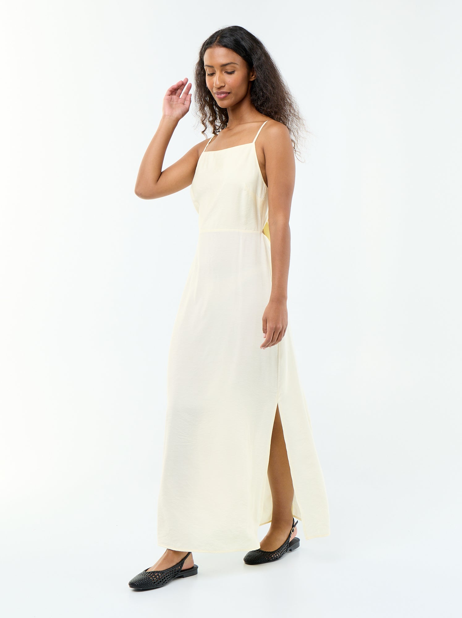 Robe longue satinée à fines bretelles - Jaune