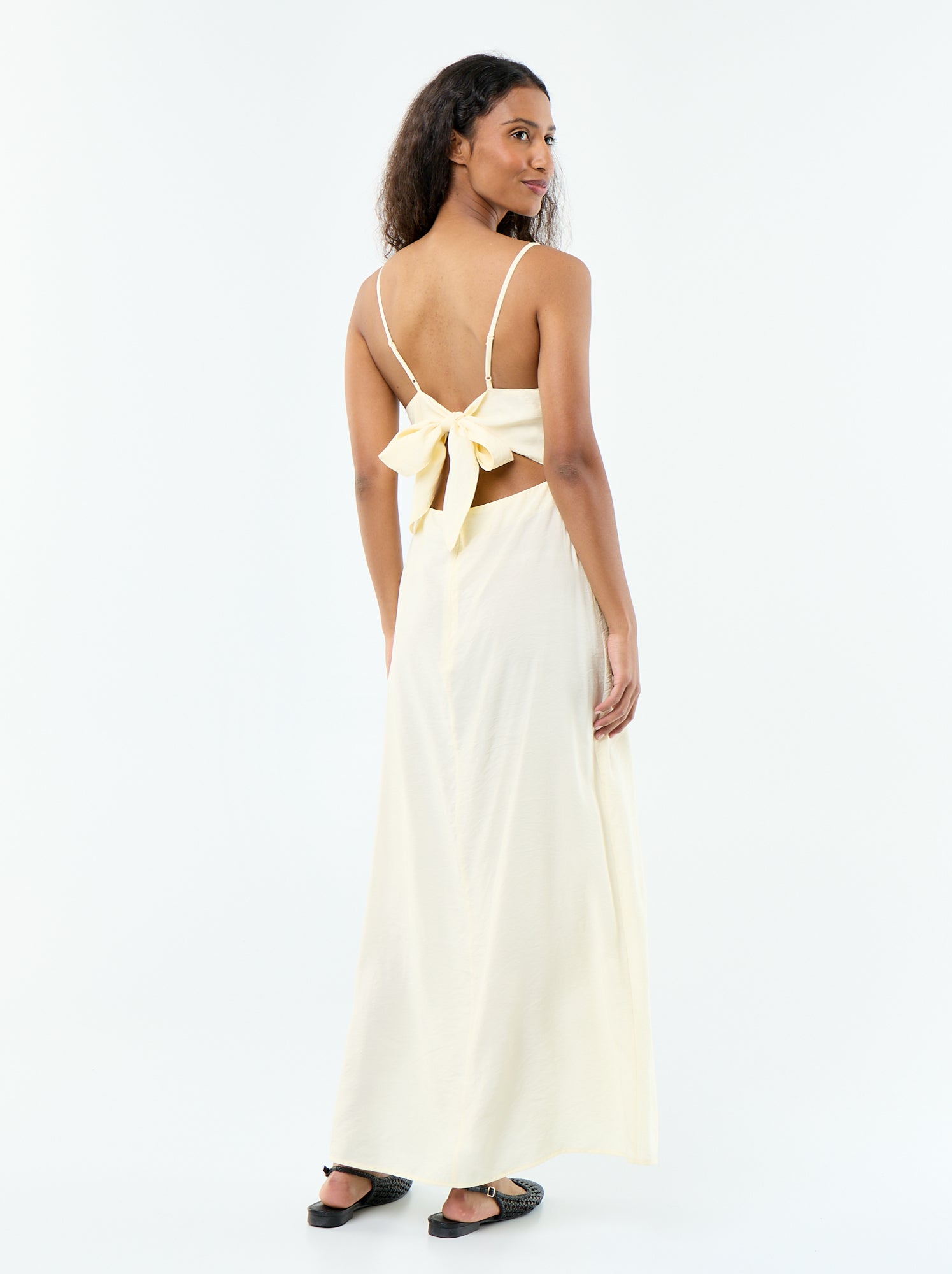 Robe longue satinée à fines bretelles - Jaune