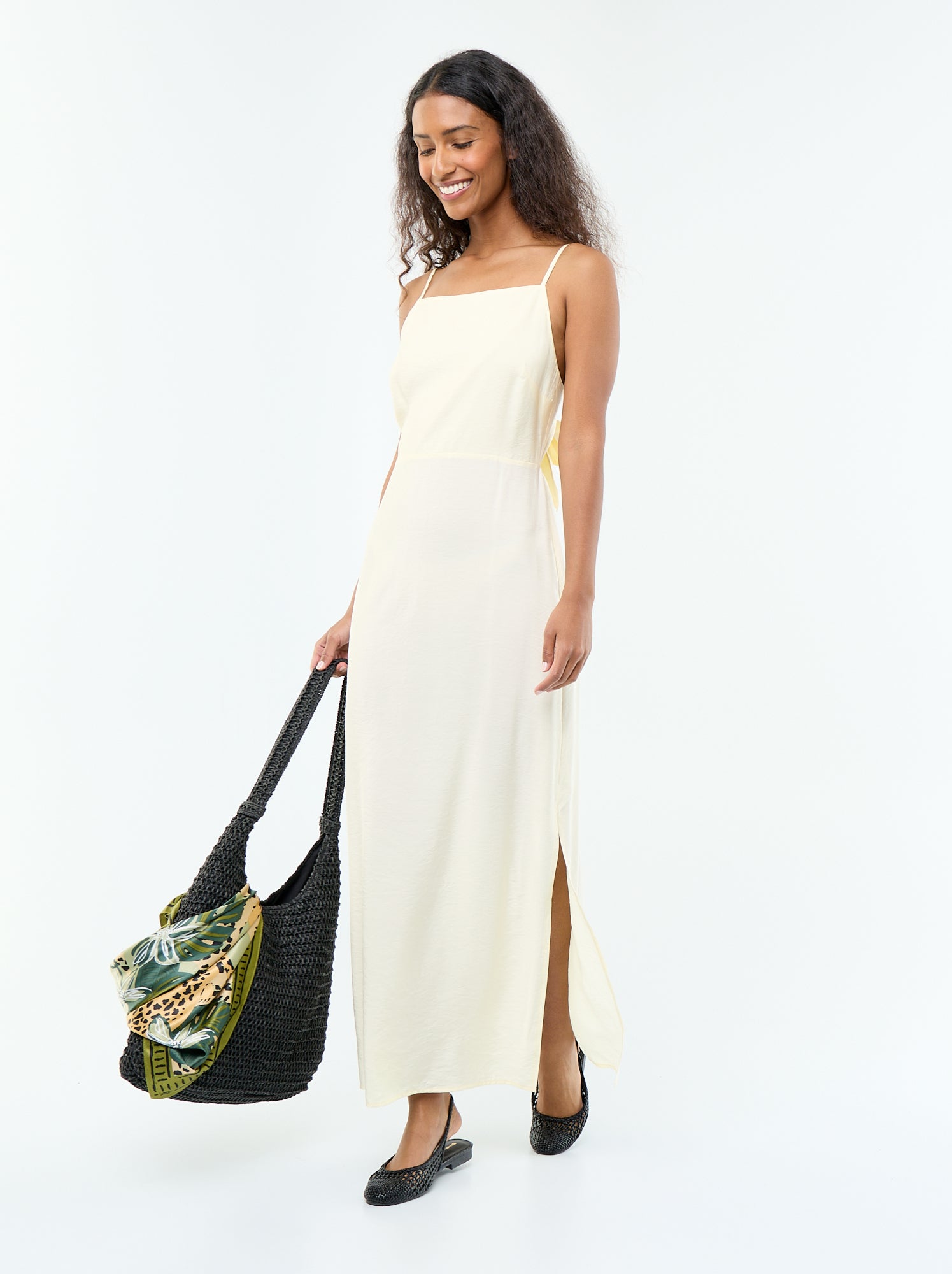 Robe longue satinée à fines bretelles - Jaune