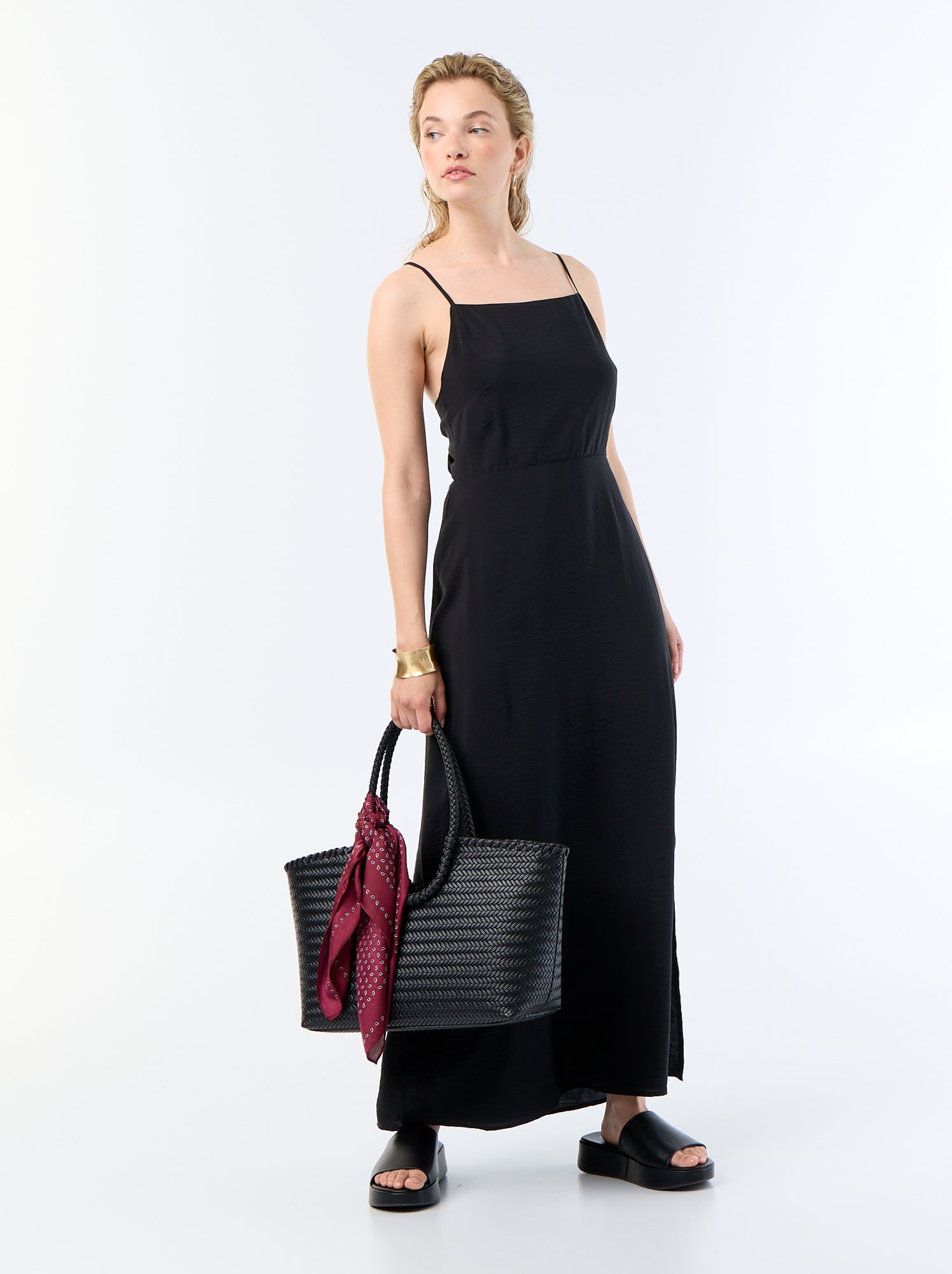 Robe longue satinée à fines bretelles - Noir