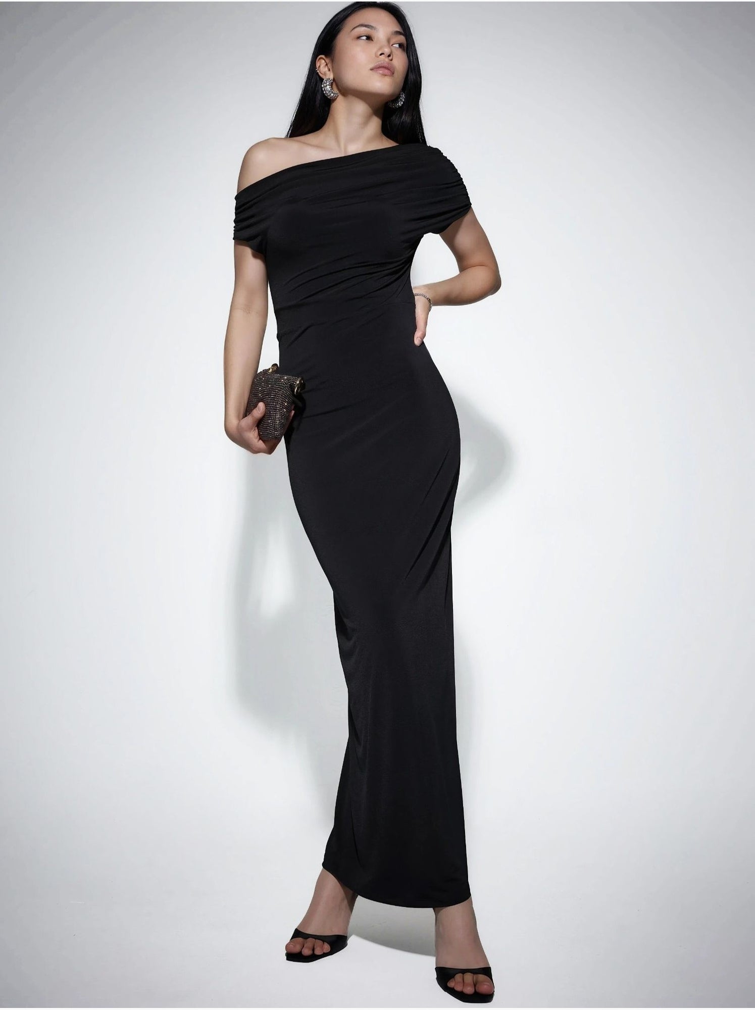 Robe maxi cintrée à col asymétrique - Noir