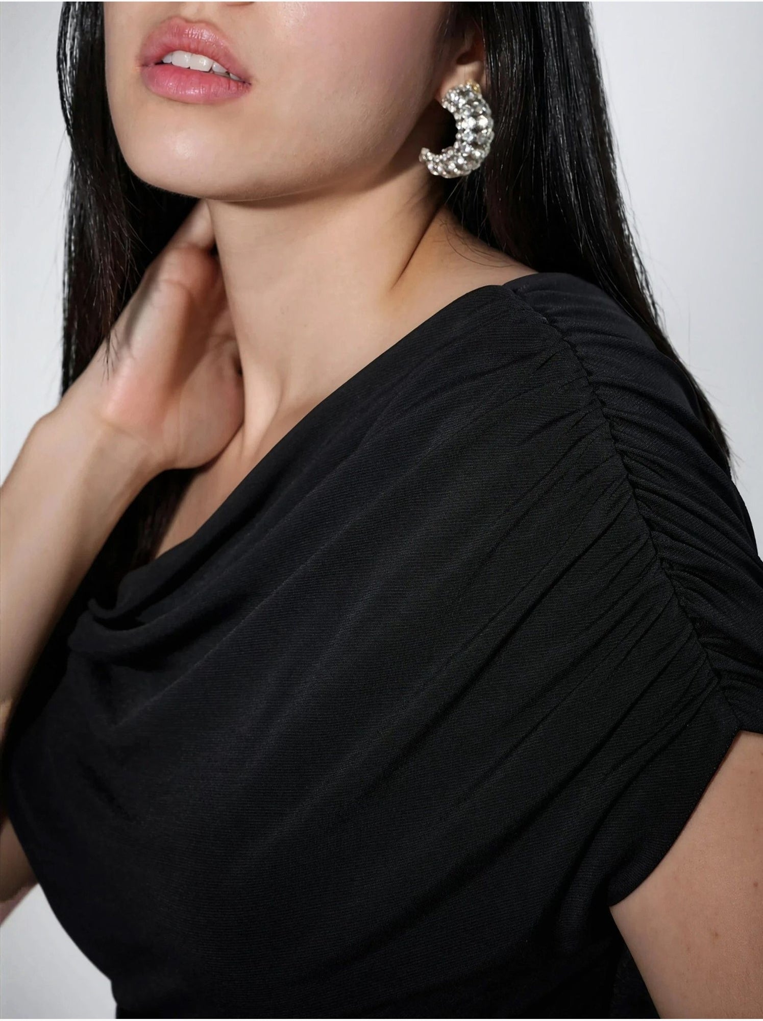 Robe maxi cintrée à col asymétrique - Noir