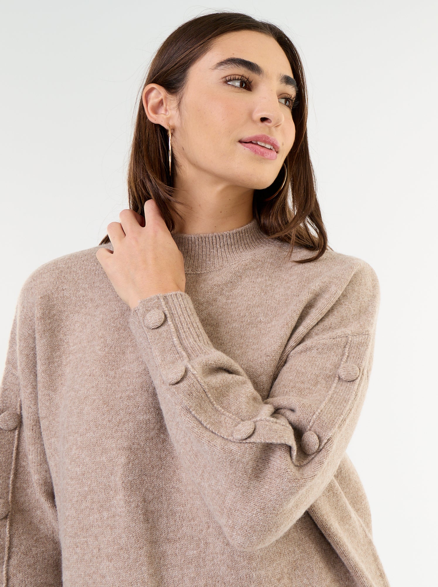 Robe pull courte avec manches boutonnées - Beige
