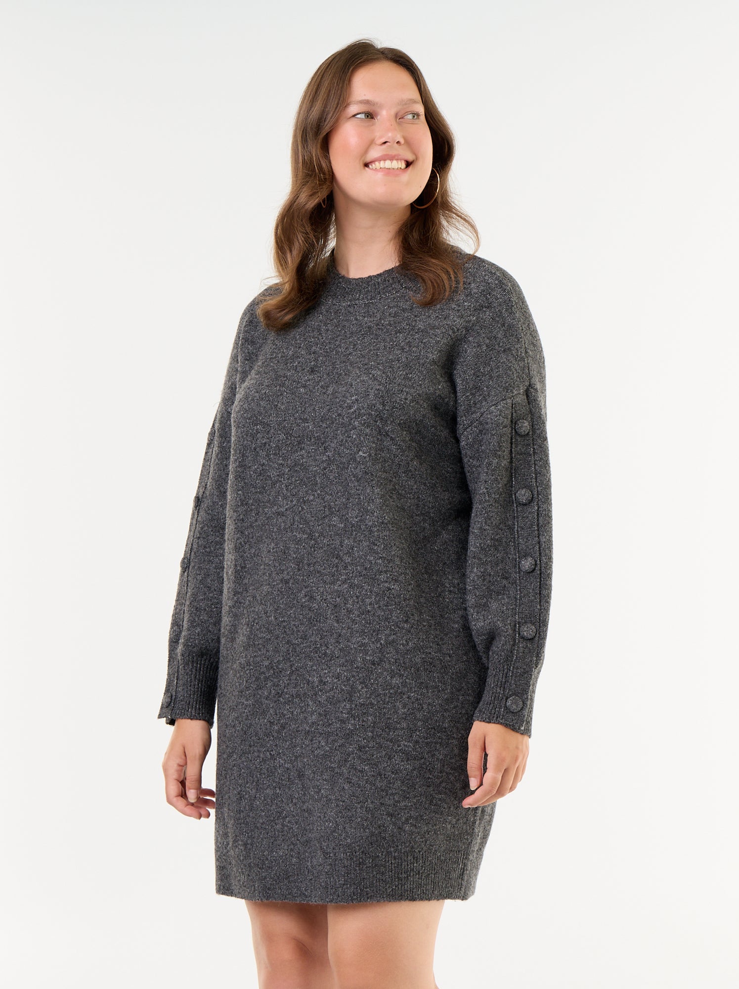 Robe pull en mail avec boutons fantaisie sur les manches - Gris