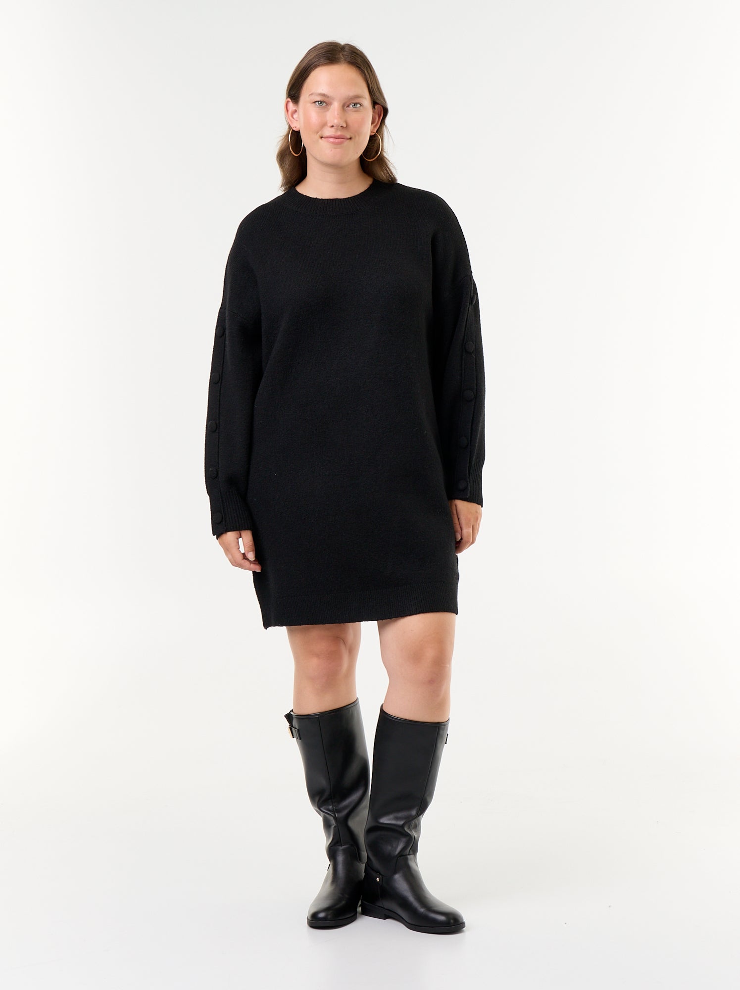Robe pull en mail avec boutons fantaisie sur les manches - Noir