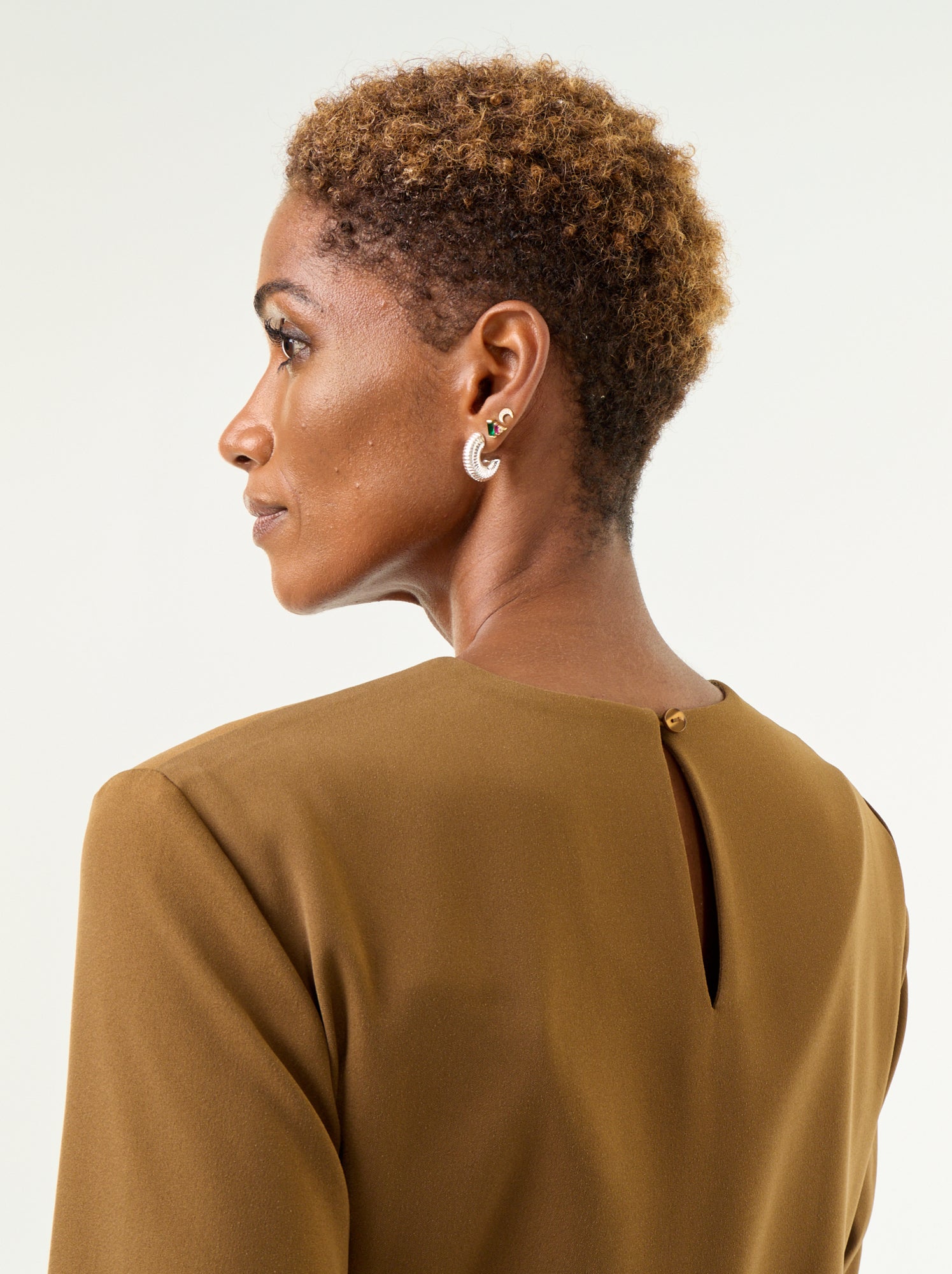 Robe unie avec détails dorés - Marron