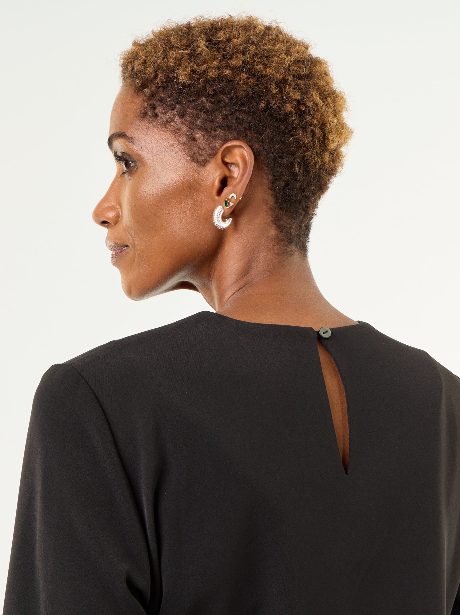 Robe unie avec détails dorés - Noir