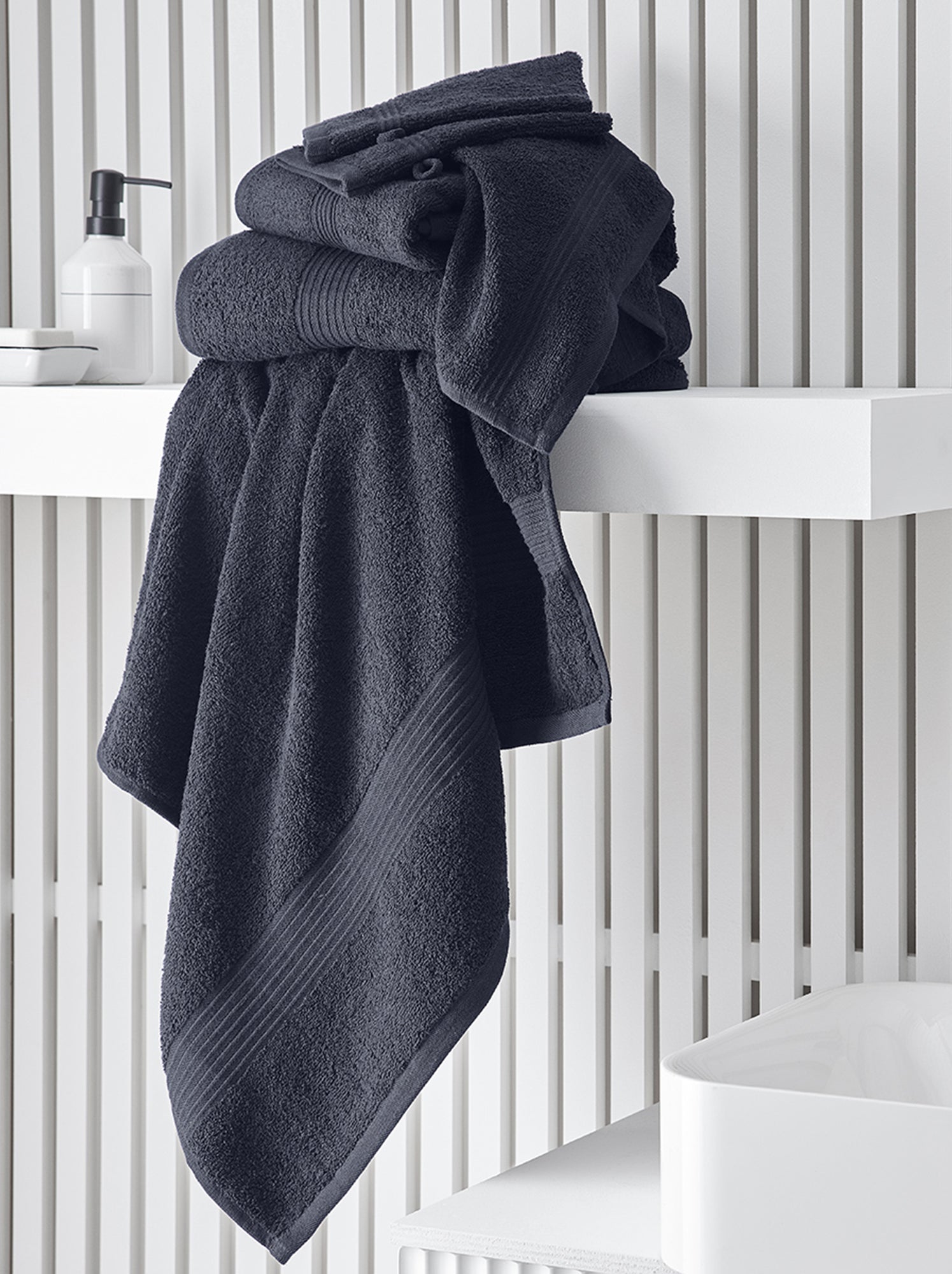 Serviette de bain 50 x 90 cm - bleu noir