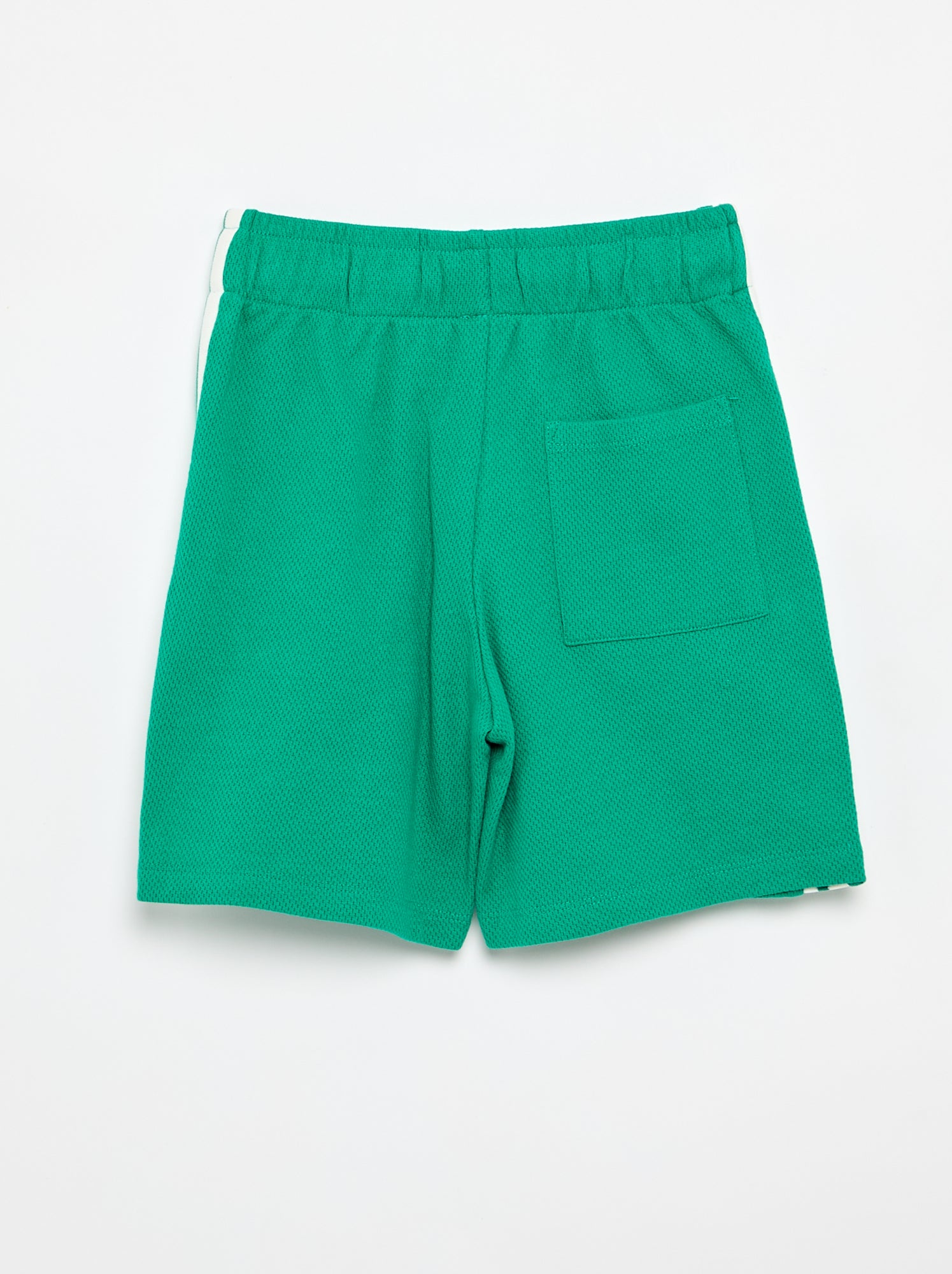 Short ample avec lignes contrastées sur les côtés - Vert