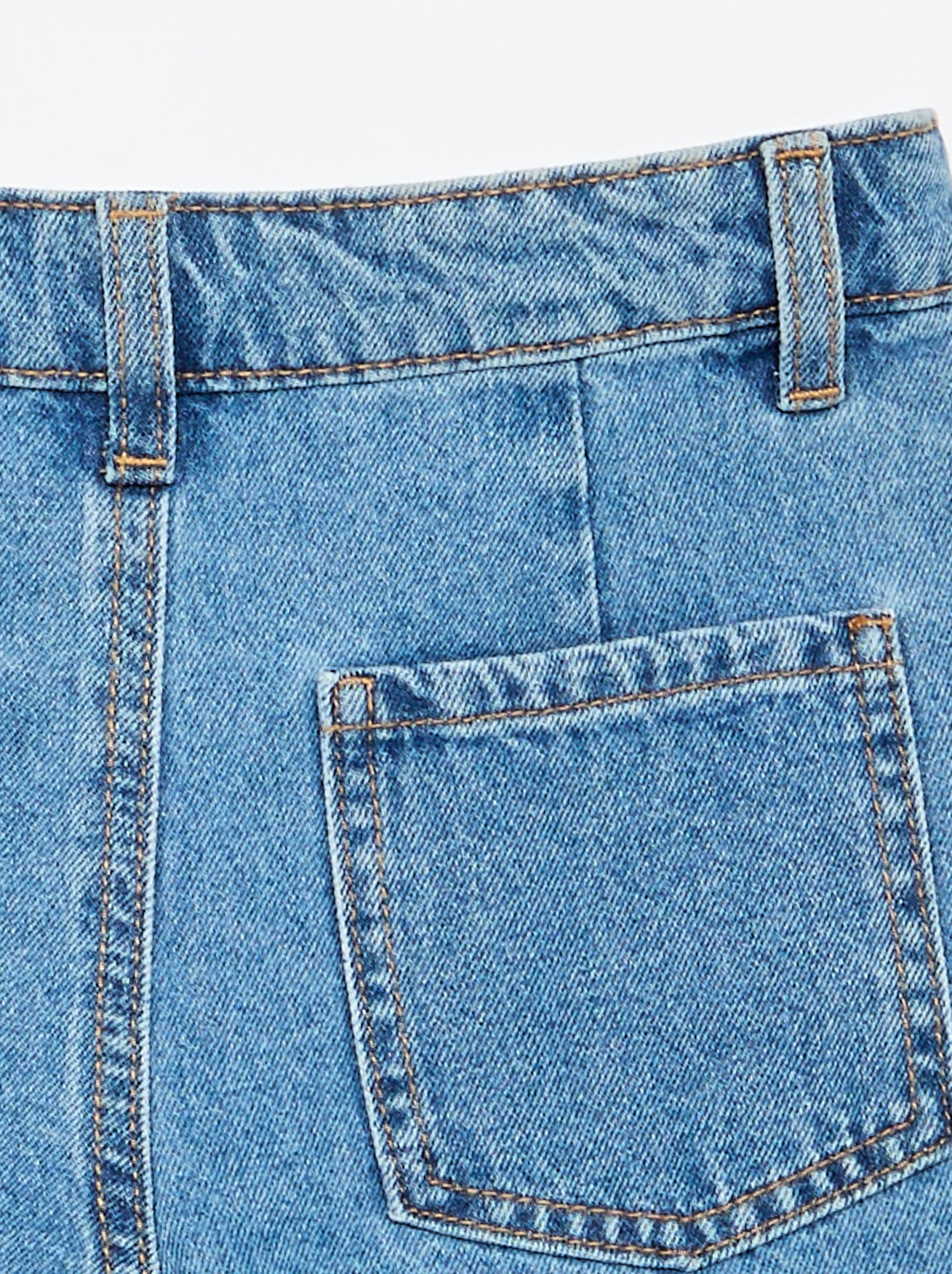 Short en denim avec effet plissé - Bleu (FVX83_1)