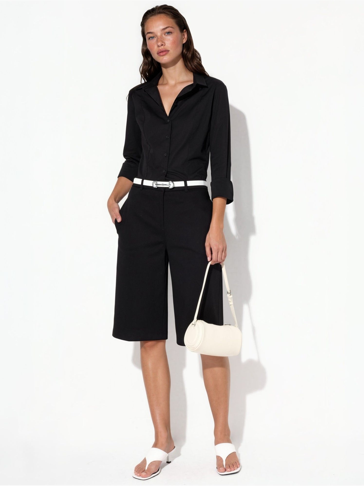 Short mi-long à jambes larges et coupe confortable - Noir