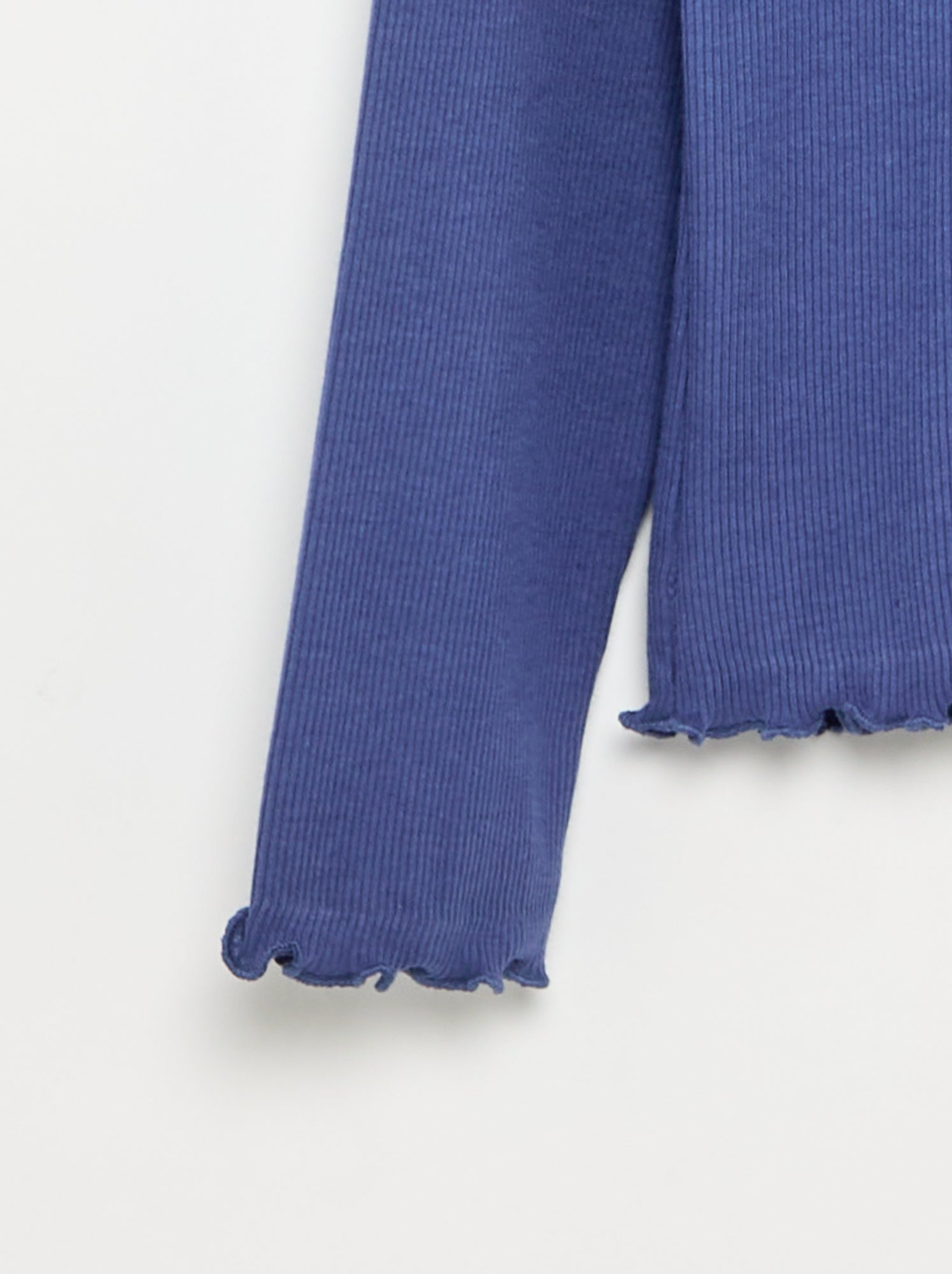 Sous-pull uni avec finitions ondulées - Bleu