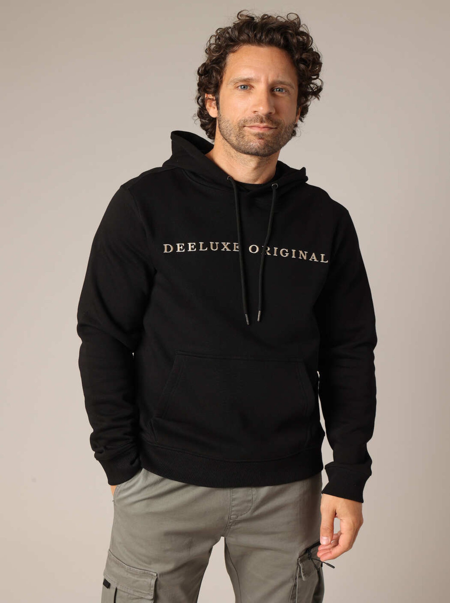 Sweat à capuche en polaire avec inscription brodée « deeluxe original ». 'deeluxe' - Noir