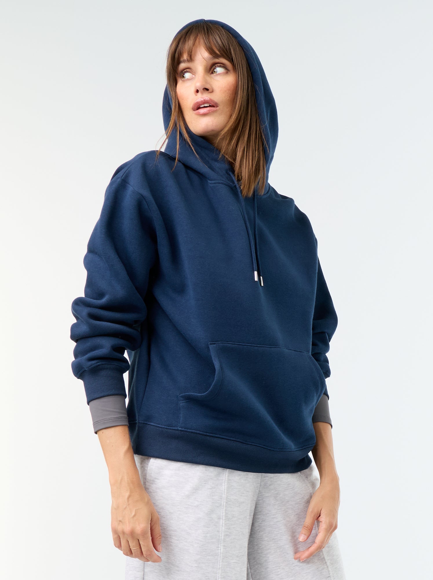 Sweat à capuche uni avec poche kangourou - Bleu