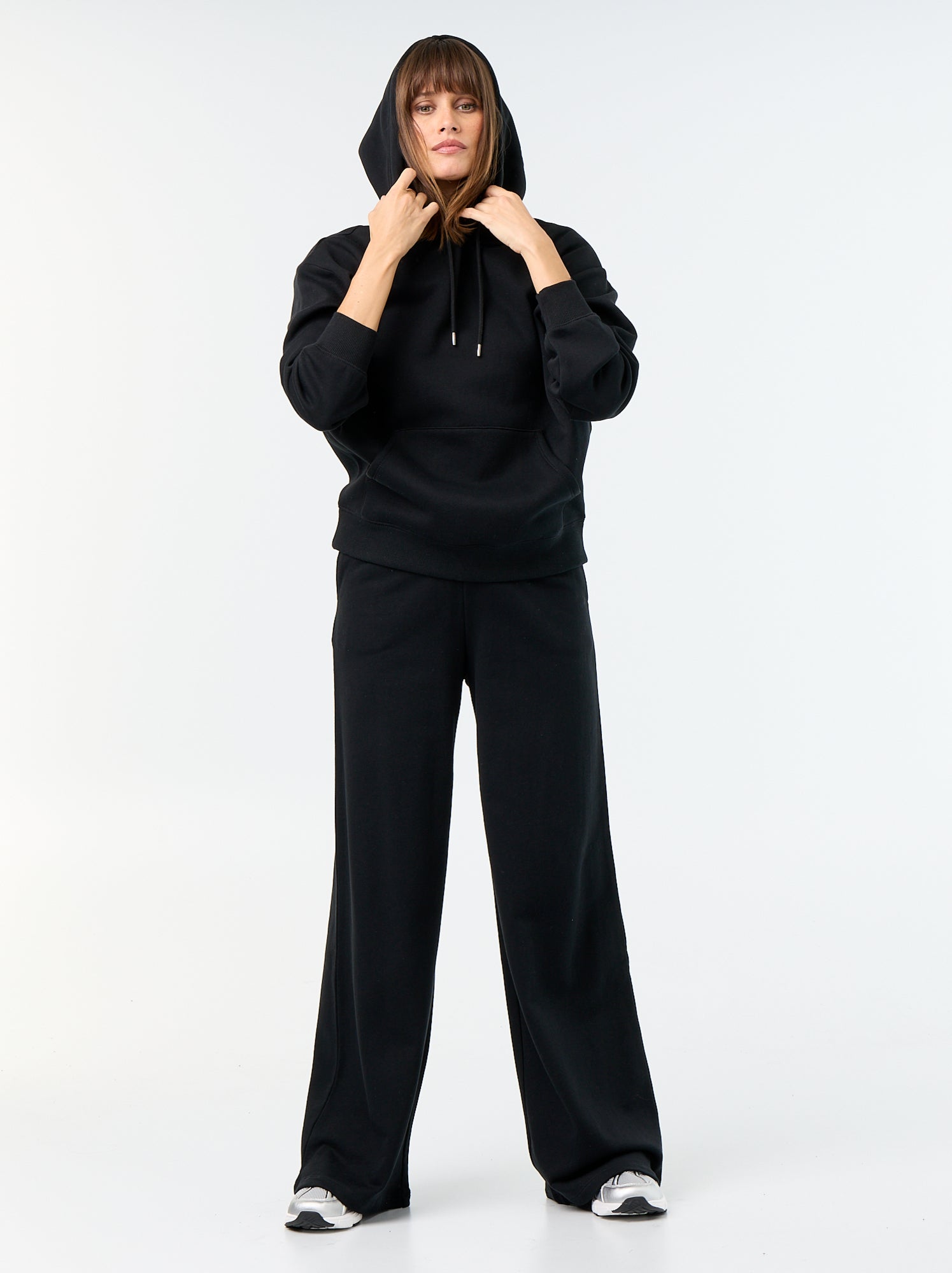 Sweat à capuche uni avec poche kangourou - Noir