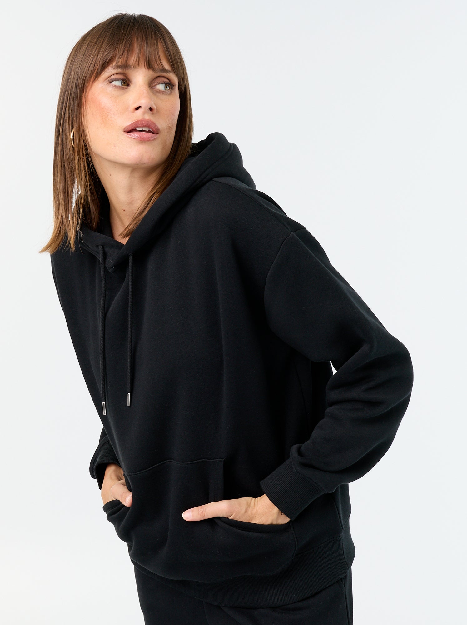Sweat à capuche uni avec poche kangourou - Noir