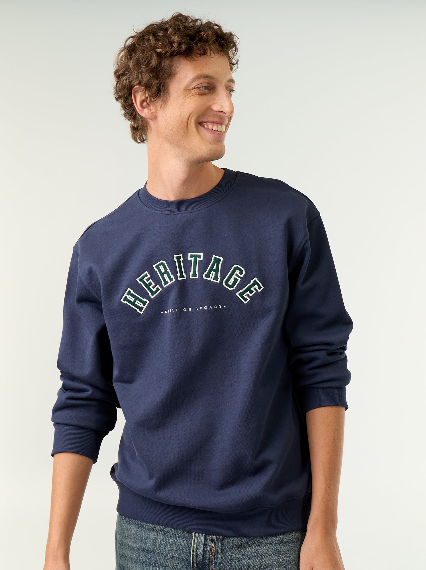 Sweat esprit sportswear avec inscriptions brodées - Bleu