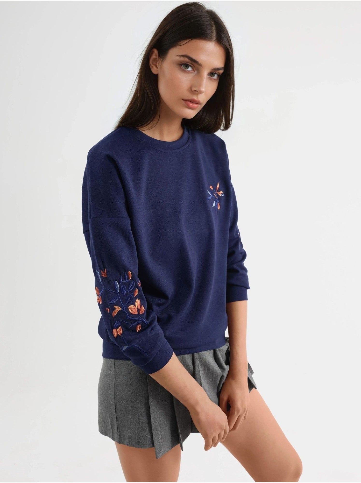 Sweat-shirt brodé à col rond et coupe confortable - Bleu marine