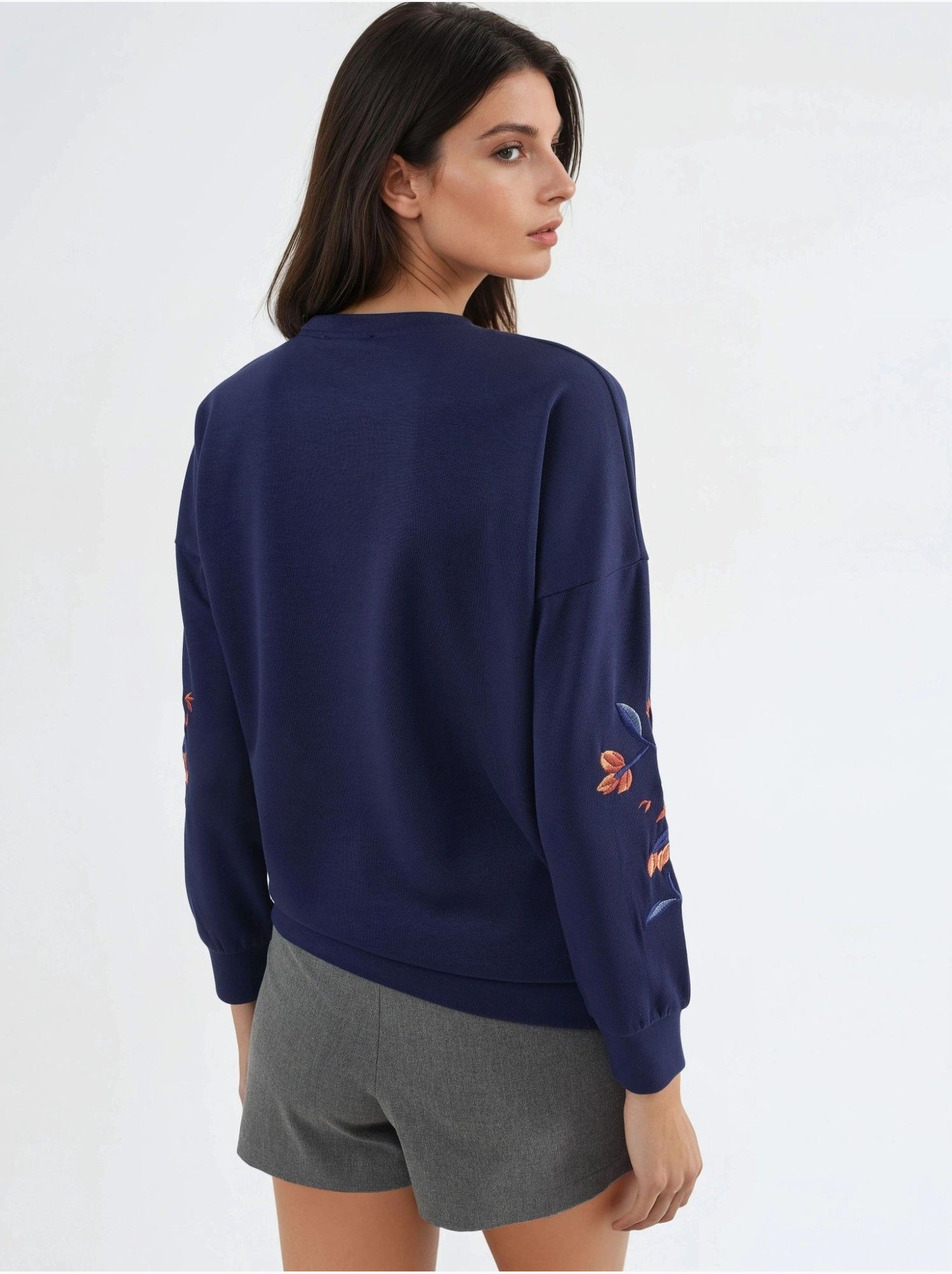 Sweat-shirt brodé à col rond et coupe confortable - Bleu marine