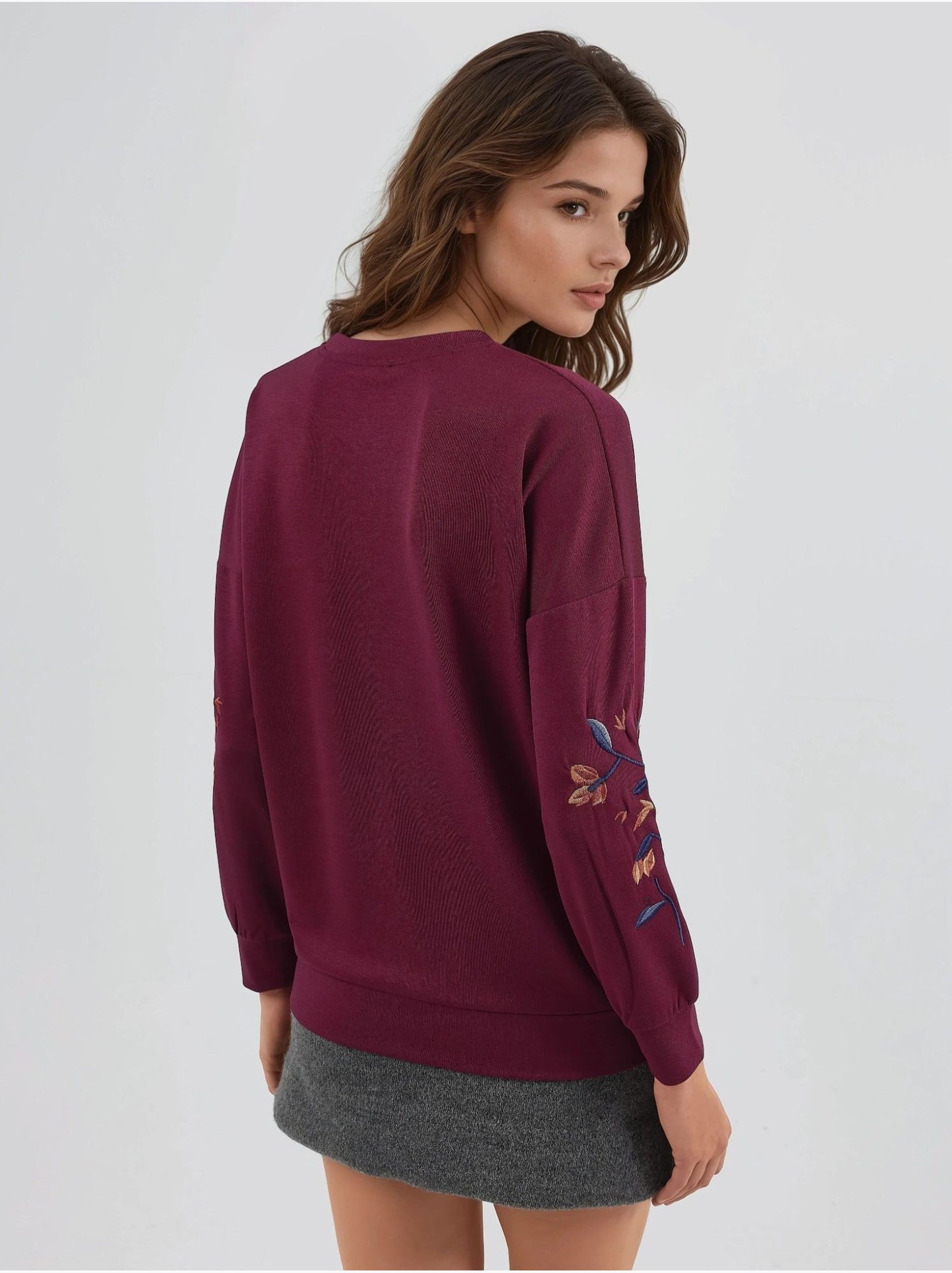 Sweat-shirt brodé à col rond et coupe confortable - Rouge bordeaux