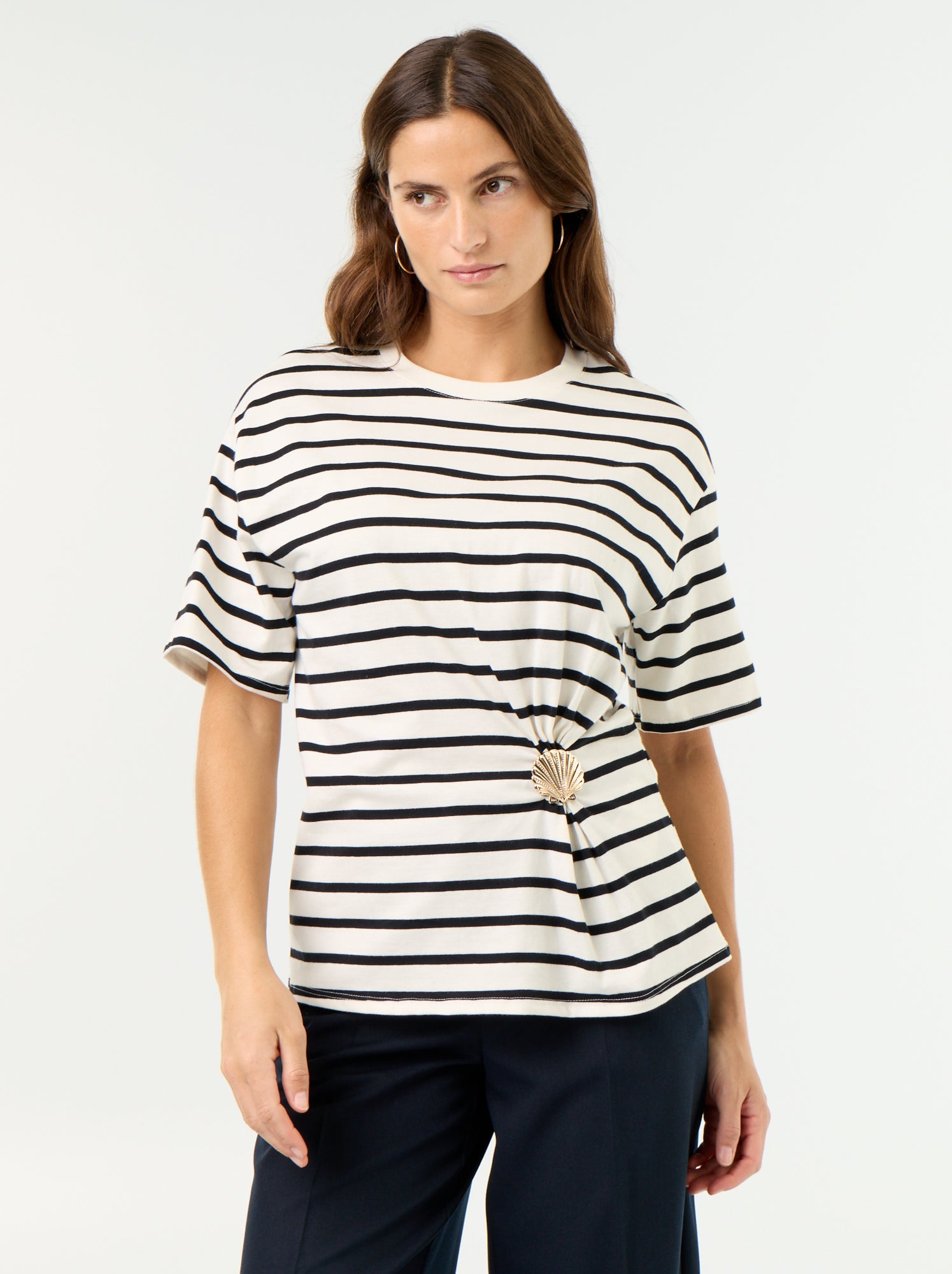 T-shirt à manches courtes avec bijou coquillage - Blanc