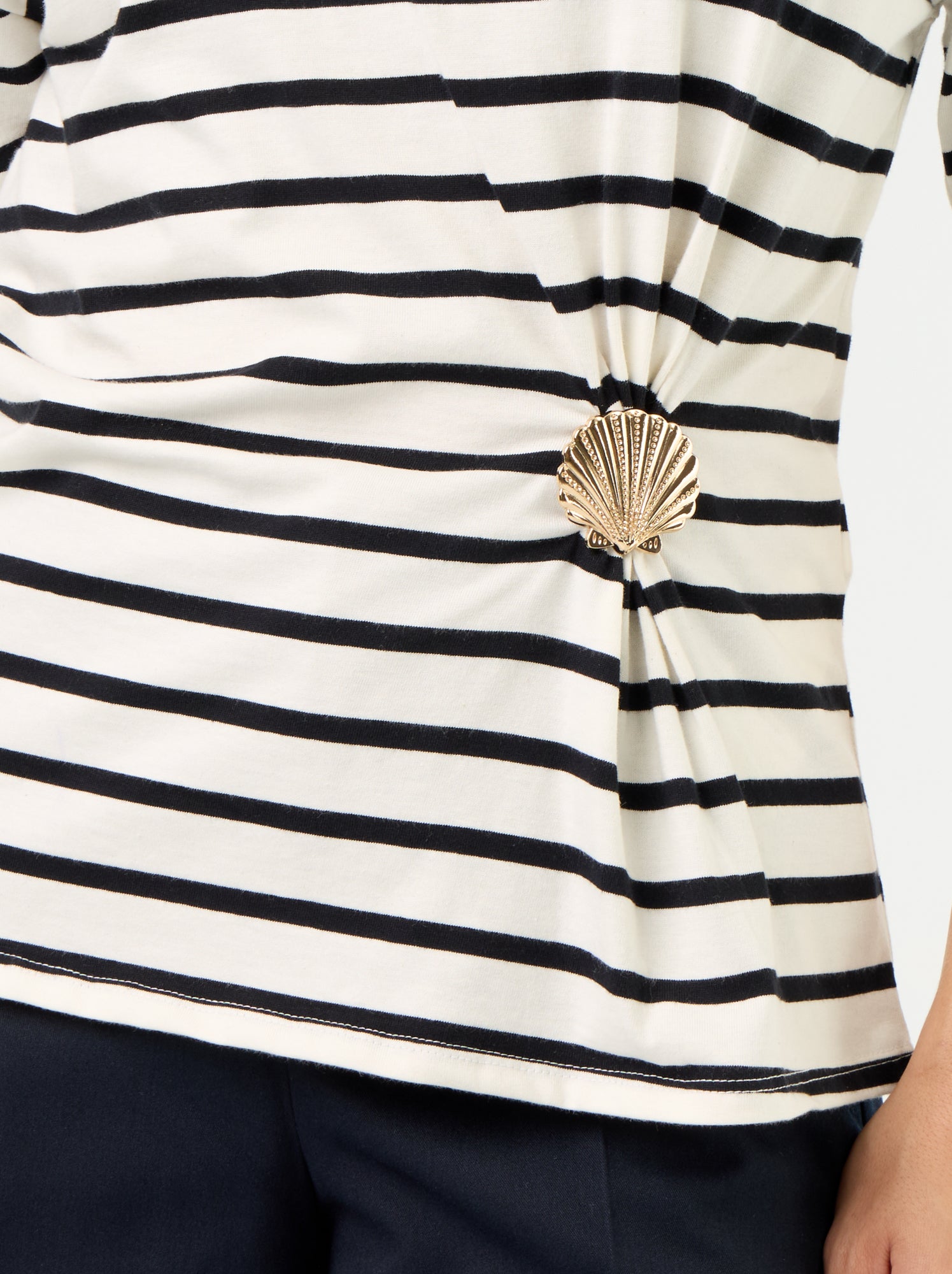 T-shirt à manches courtes avec bijou coquillage - Blanc