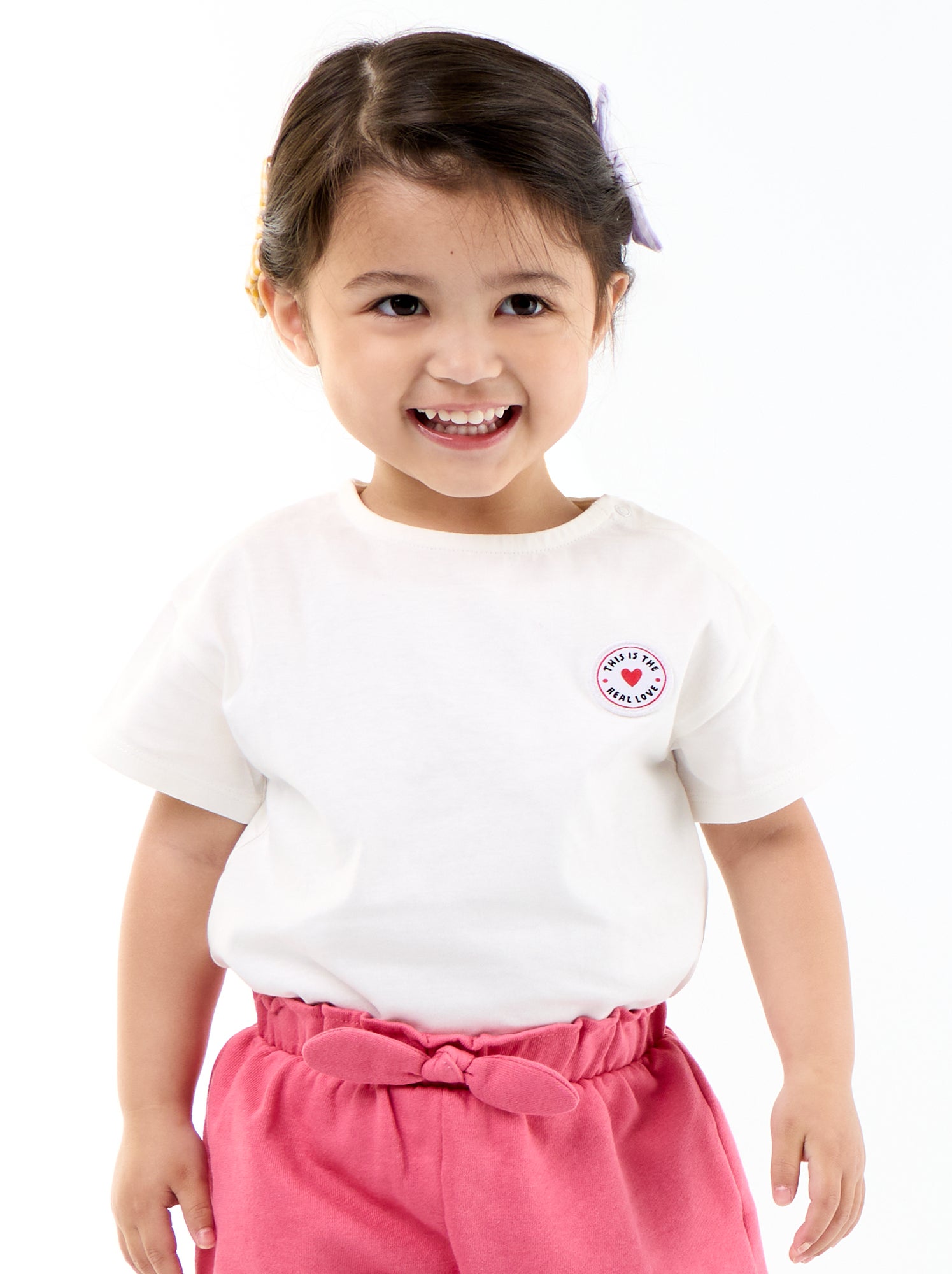 T-shirt à manches courtes avec cœur cousu - Blanc (FXD97_3)