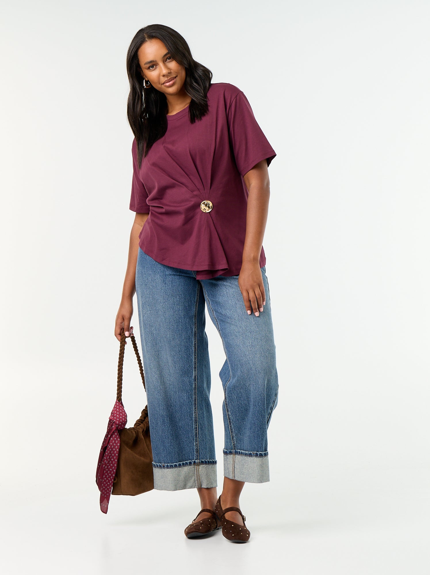 T-shirt drapé avec bijou doré façon broche - Rose