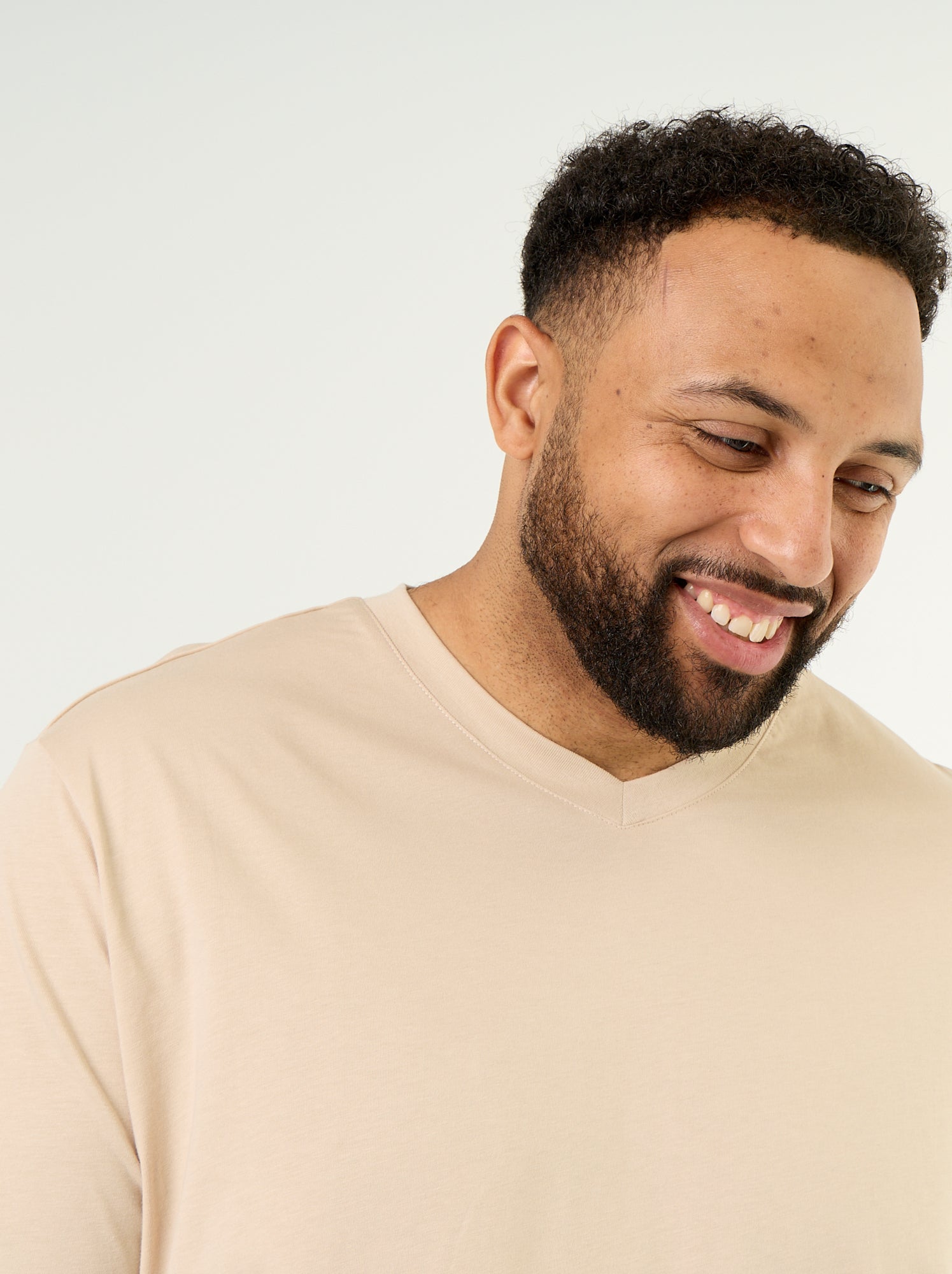 T-shirt en jersey à col V - Beige