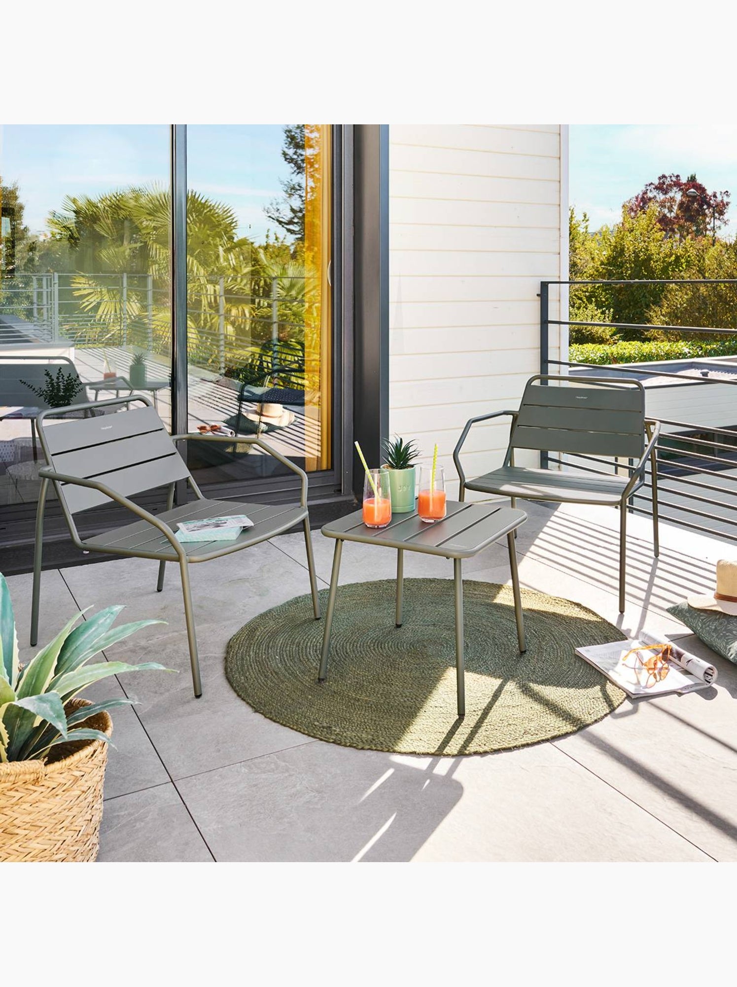 Table basse de jardin carrée en acier pieds ajustables phuket - Vert clair