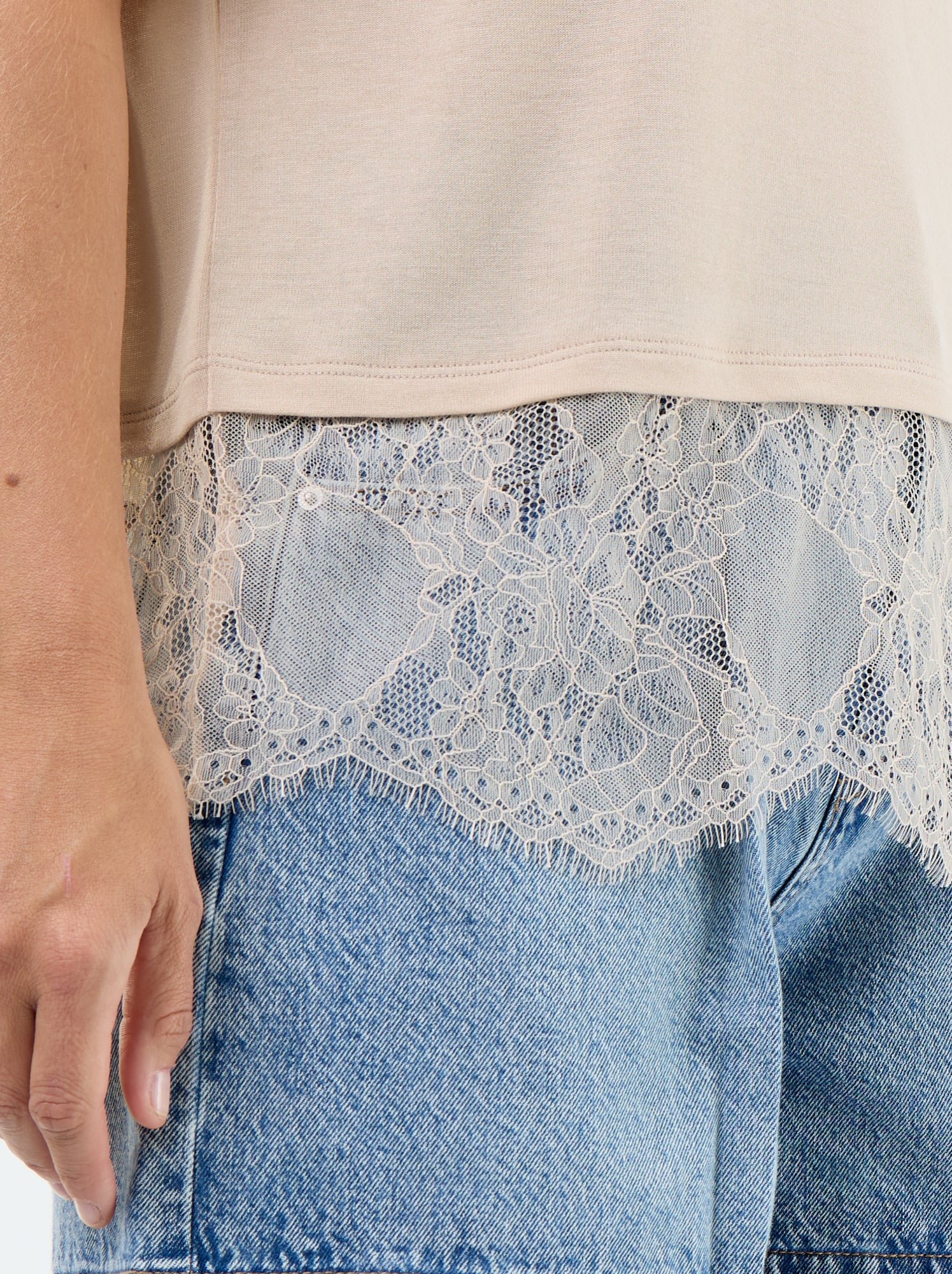 Tee-shirt léger avec base en dentelle - Beige