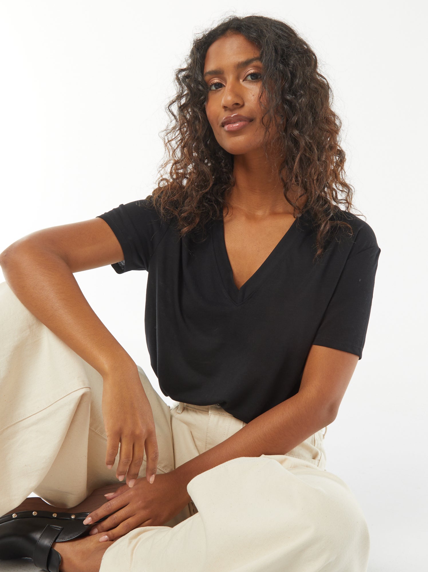 Tee-shirt manches courtes avec encolure en V - Noir