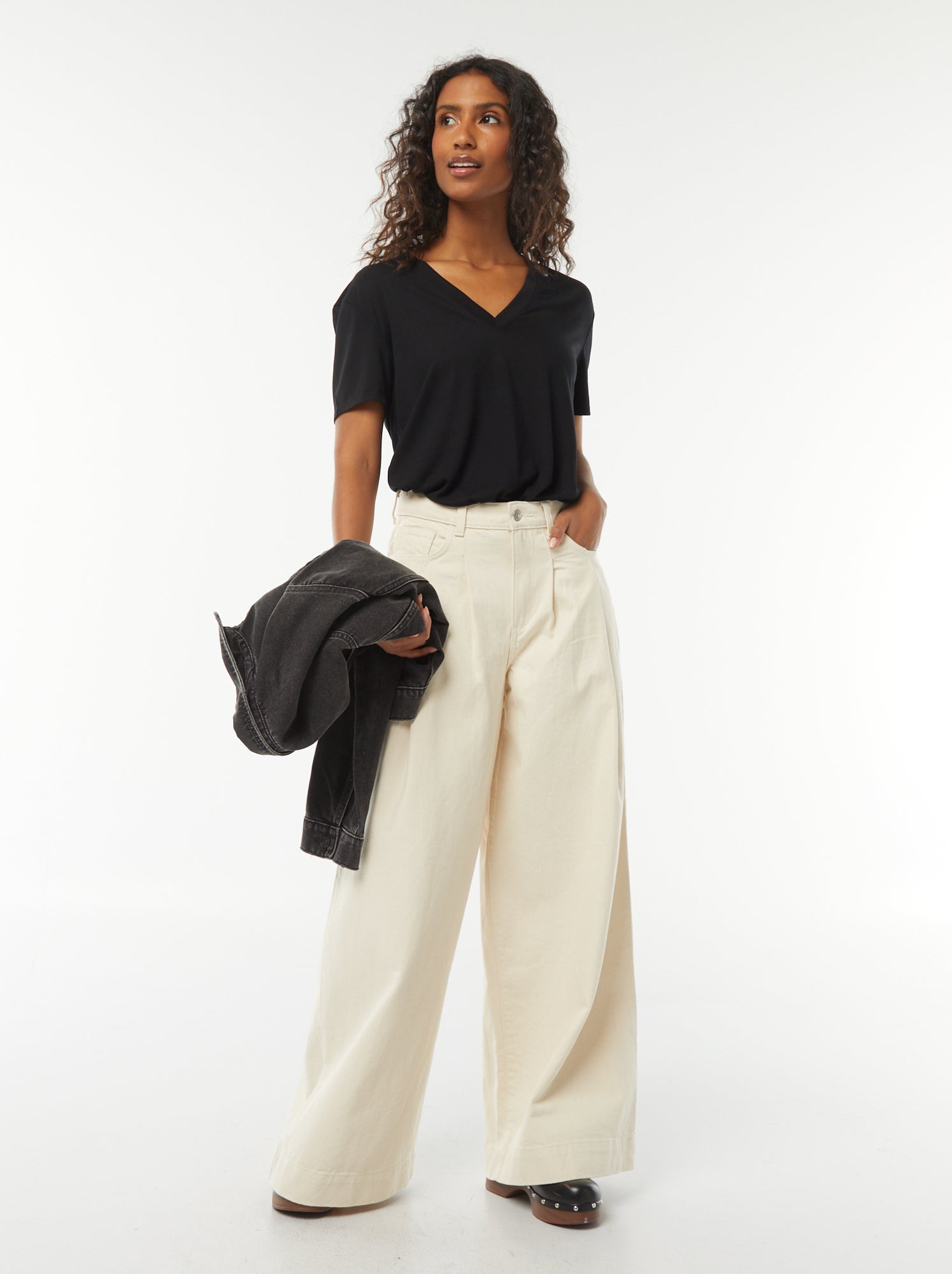 Tee-shirt manches courtes avec encolure en V - Noir