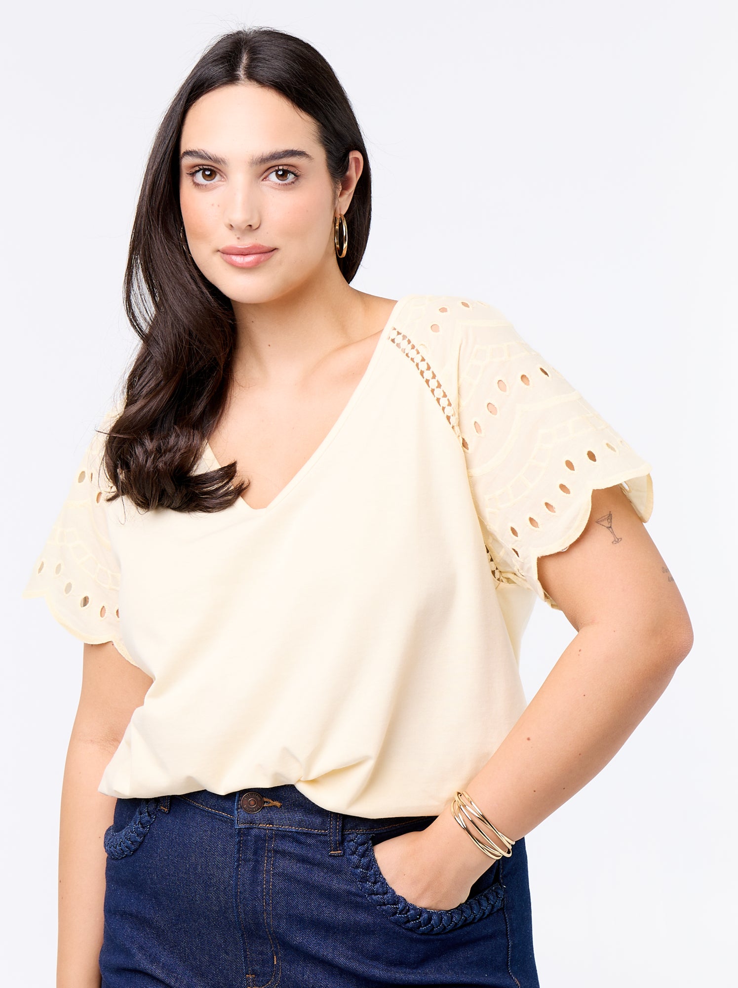 Tee-shirt uni avec broderies sur les manches - Beige