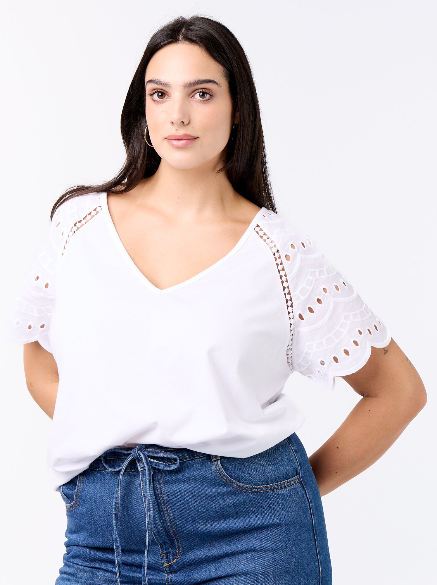 Tee-shirt uni avec broderies sur les manches - Blanc