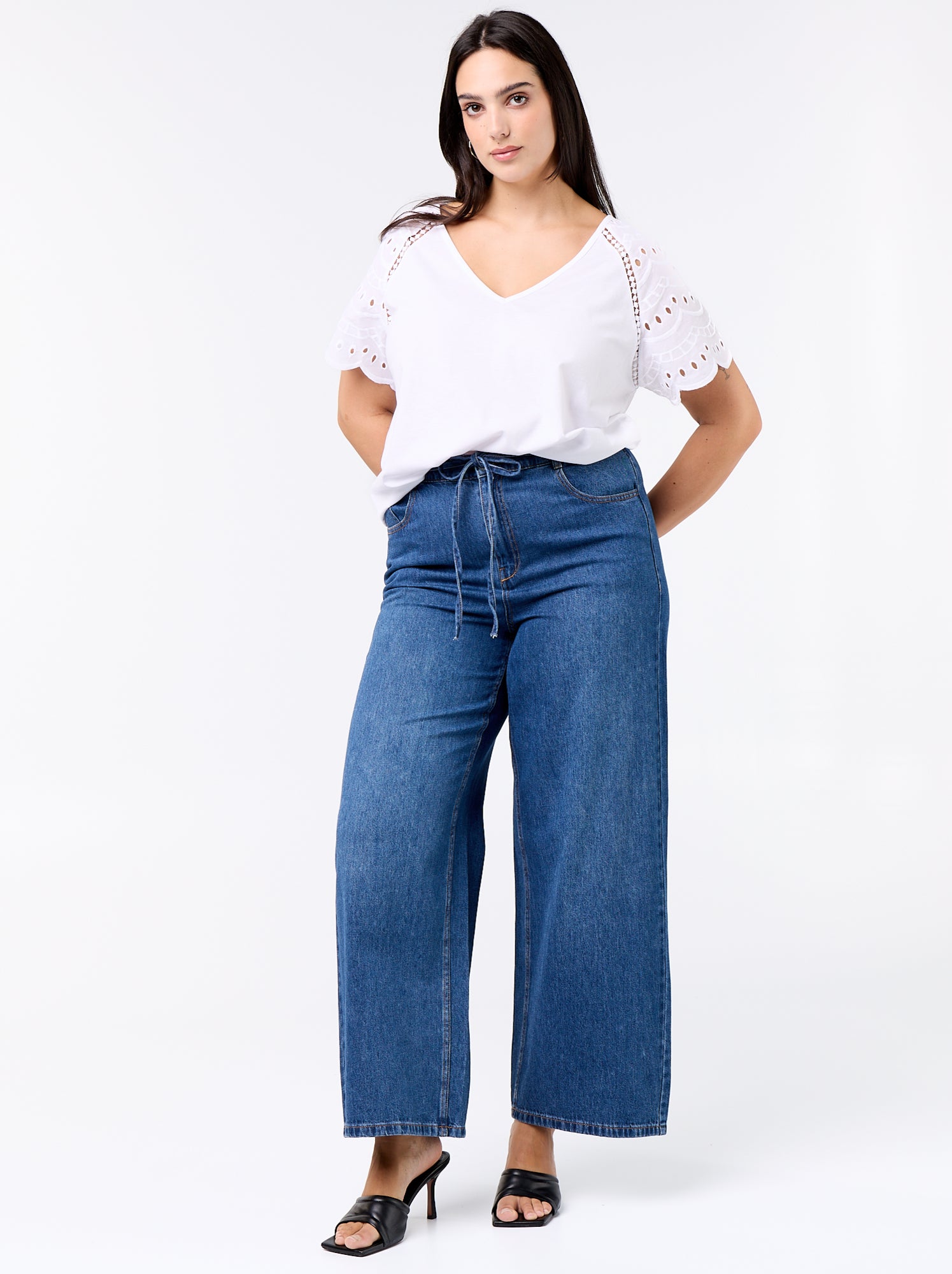 Tee-shirt uni avec broderies sur les manches - Blanc