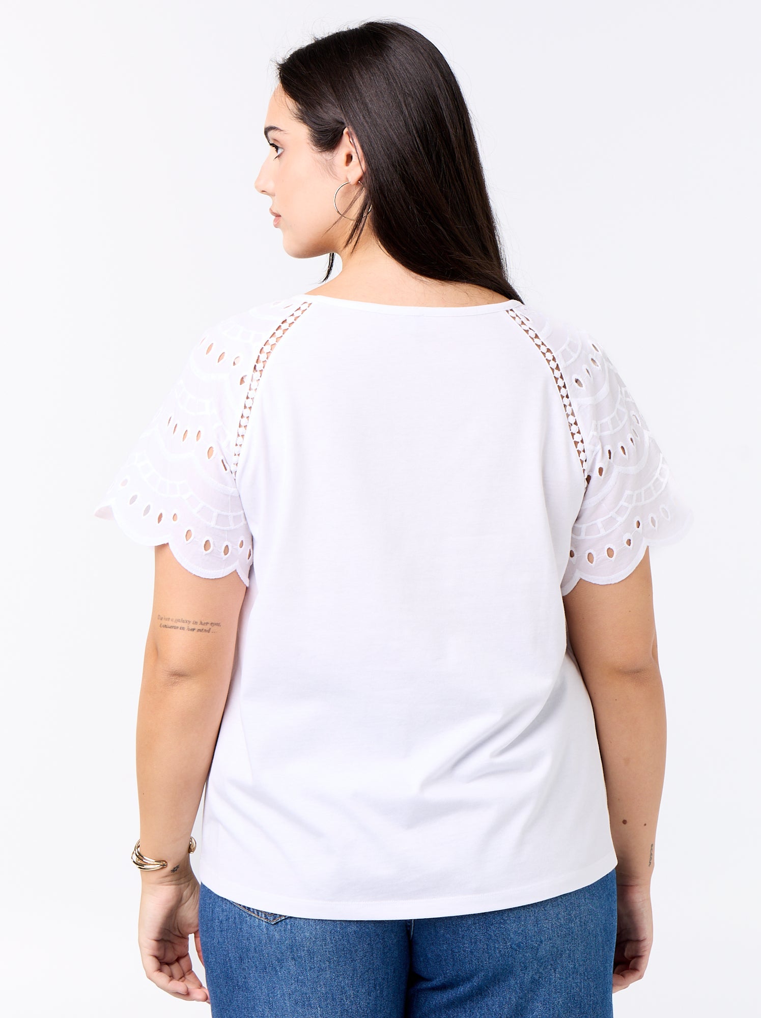 Tee-shirt uni avec broderies sur les manches - Blanc