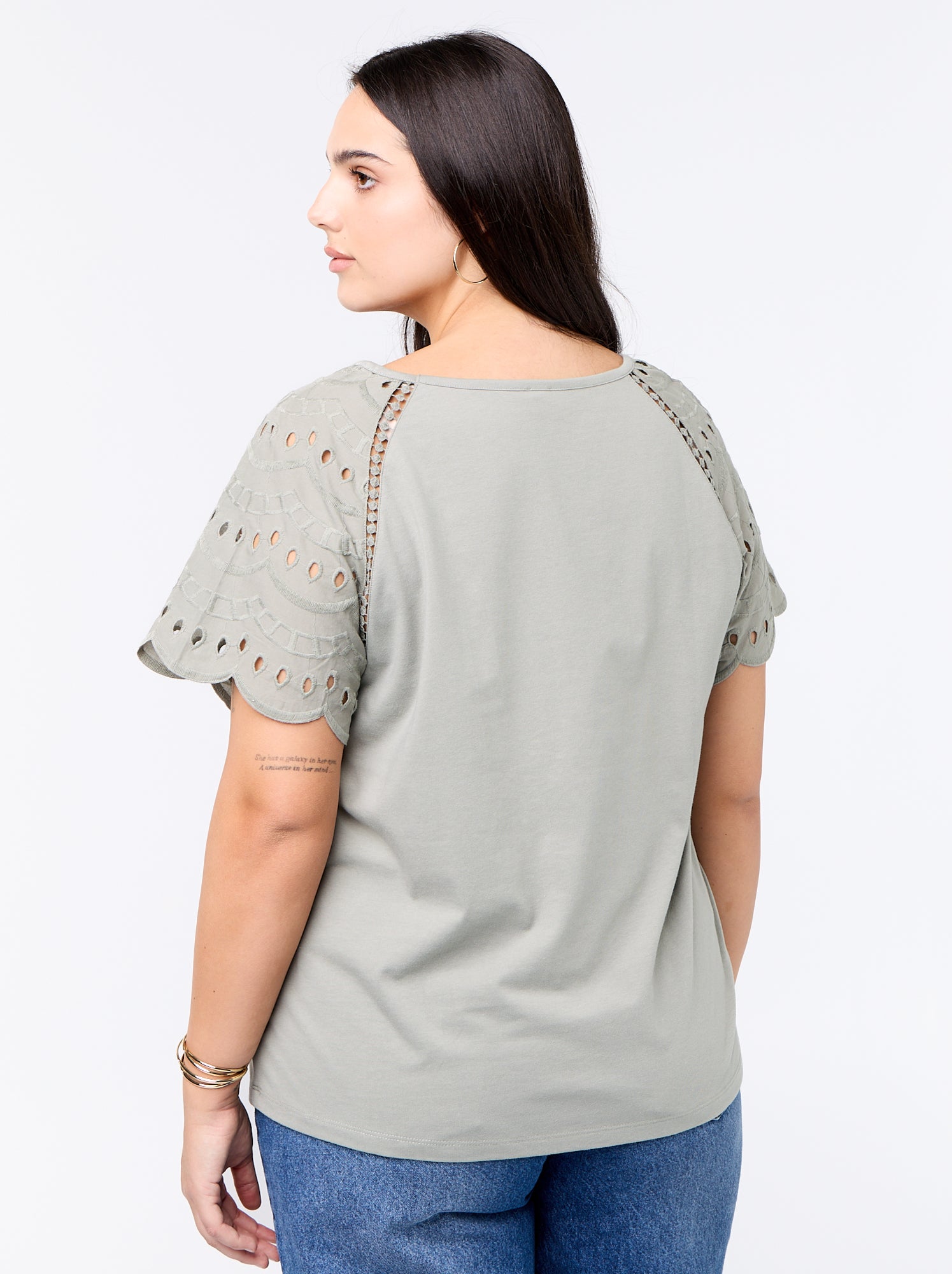 Tee-shirt uni avec broderies sur les manches - Vert