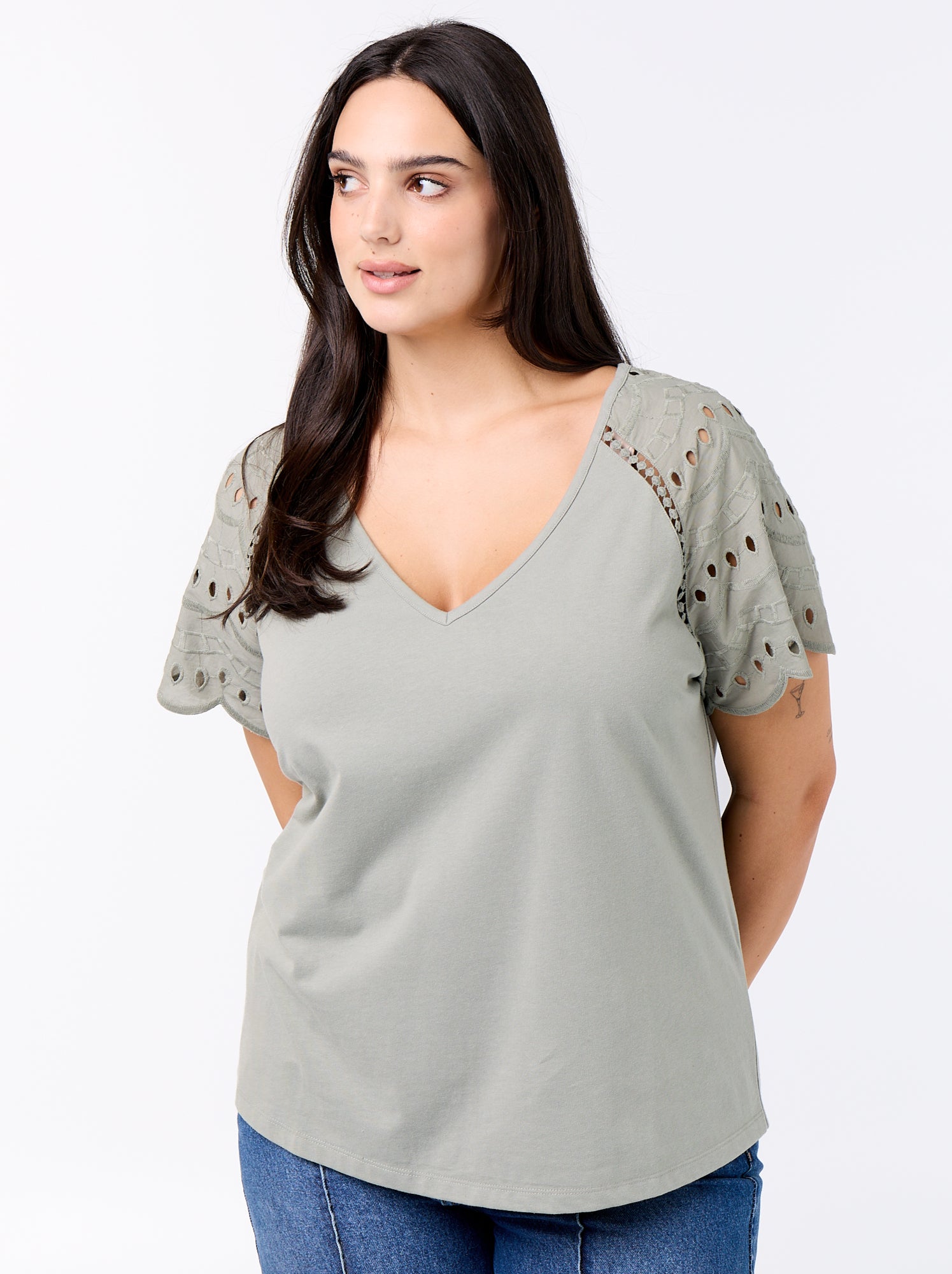 Tee-shirt uni avec broderies sur les manches - Vert