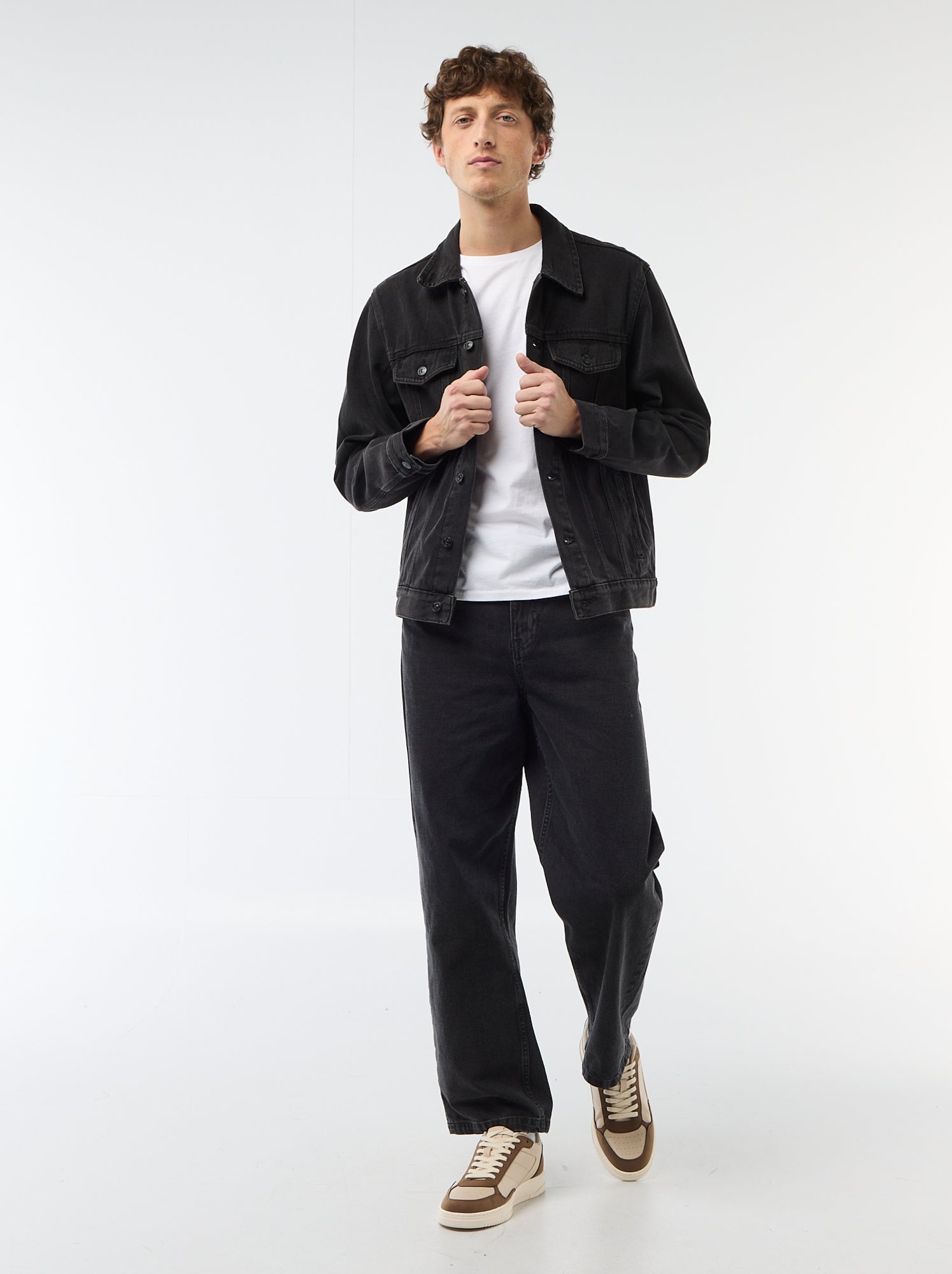 Veste en jean avec poches poitrine - Noir