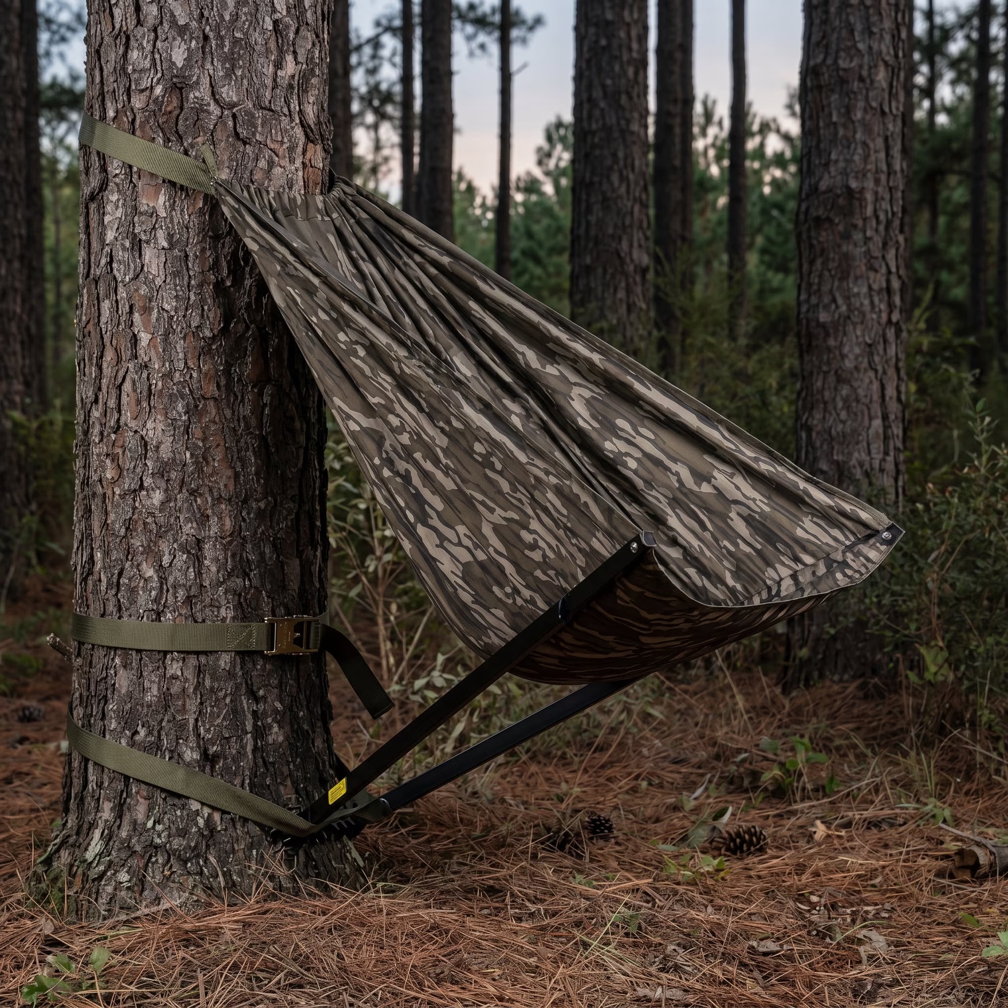 Low-Profile Hunting Seat – Adjustable Height Folding Chair with Silent 180° Swivel for Deer Hunting, Turkey Hunting & Camping