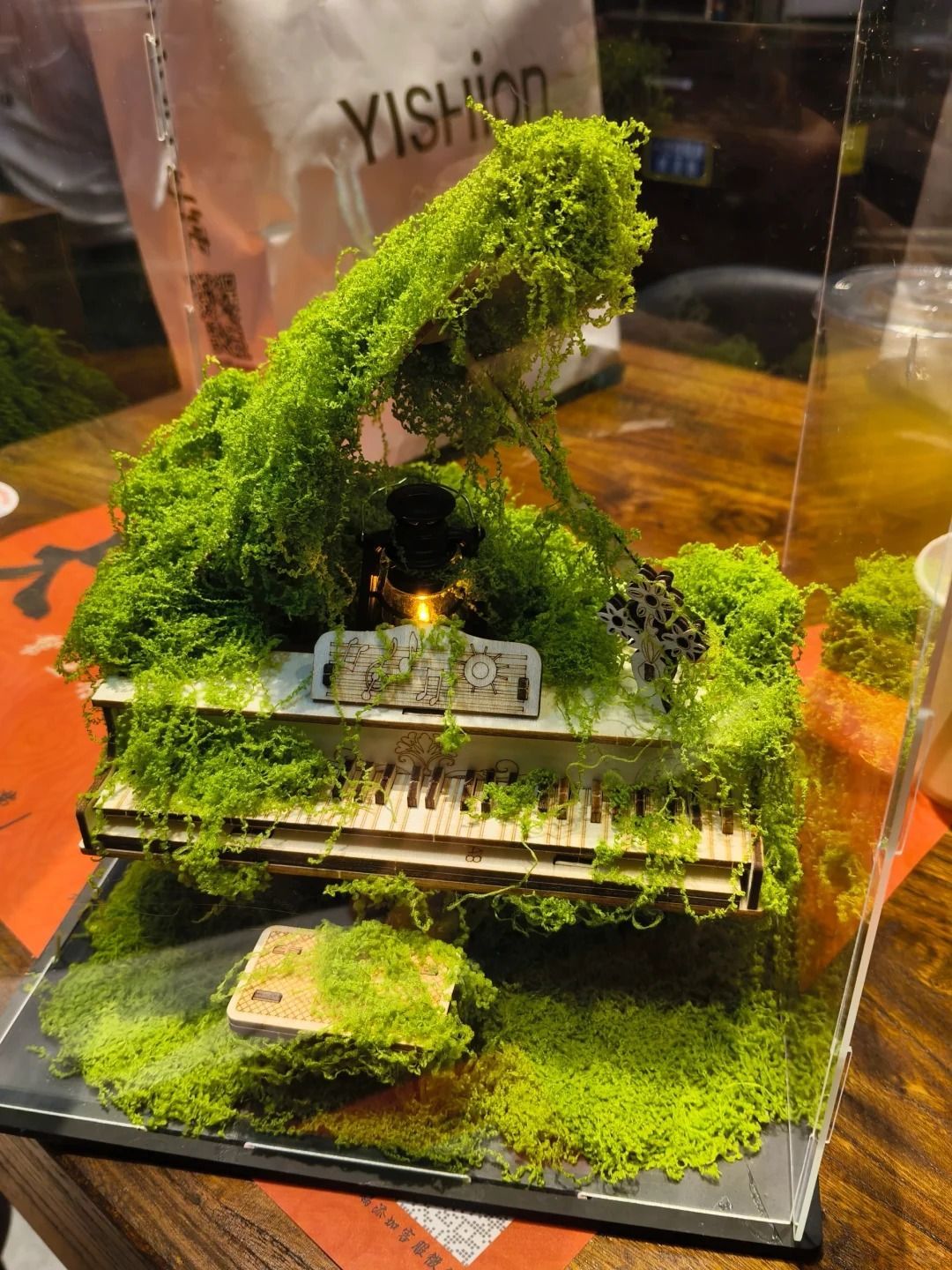 TS Eras Tour “Champagne Problems” Light-Up Moss Piano Model