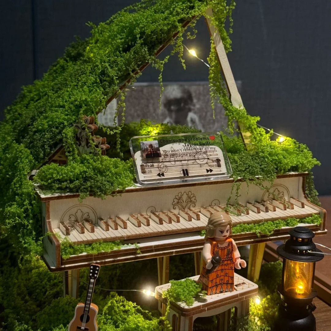 TS Eras Tour “Champagne Problems” Light-Up Moss Piano Model