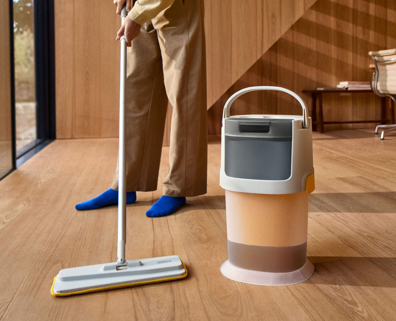 Microfiber Floor Mop Cleaning System with Replacement Pads