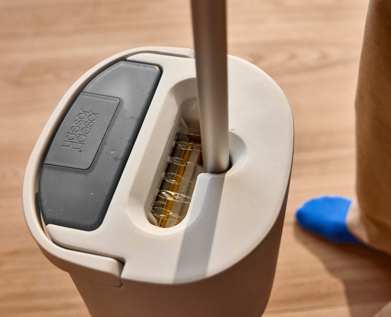 Microfiber Floor Mop Cleaning System with Replacement Pads