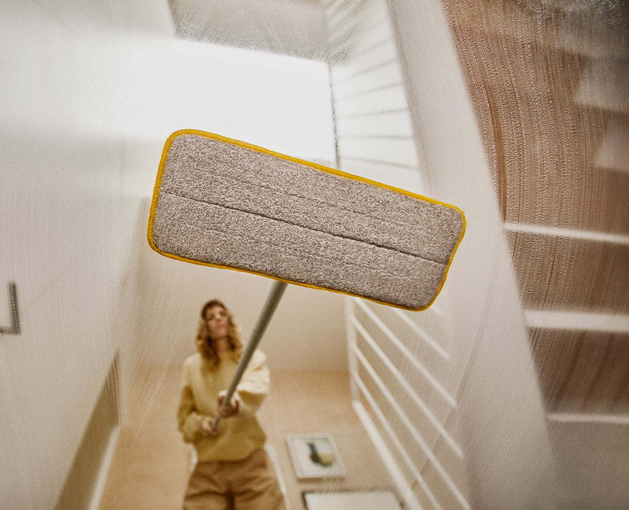 Microfiber Floor Mop Cleaning System with Replacement Pads